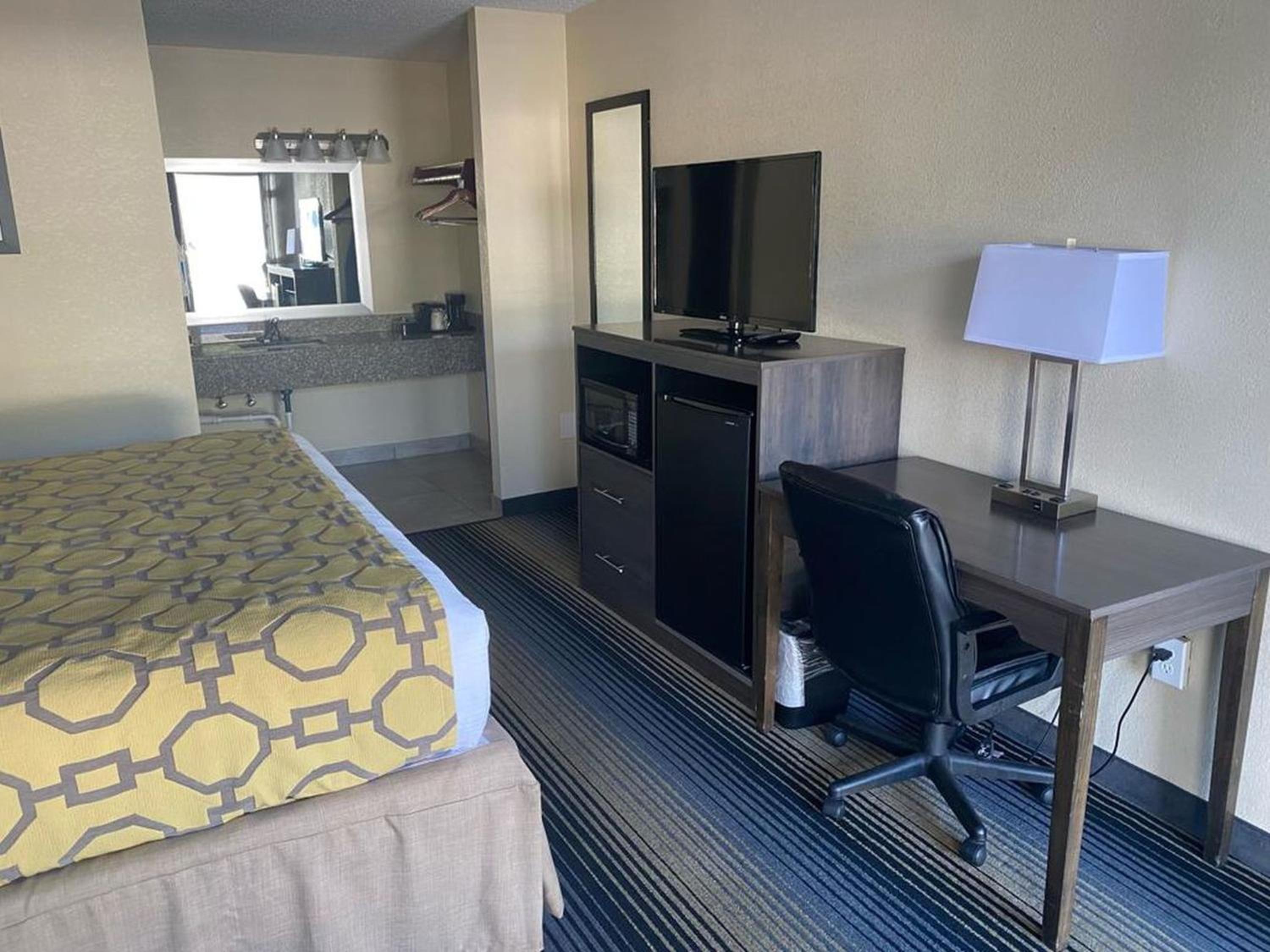Double Room with Two Double Beds - Mobility Access/Non-Smoking photo 1