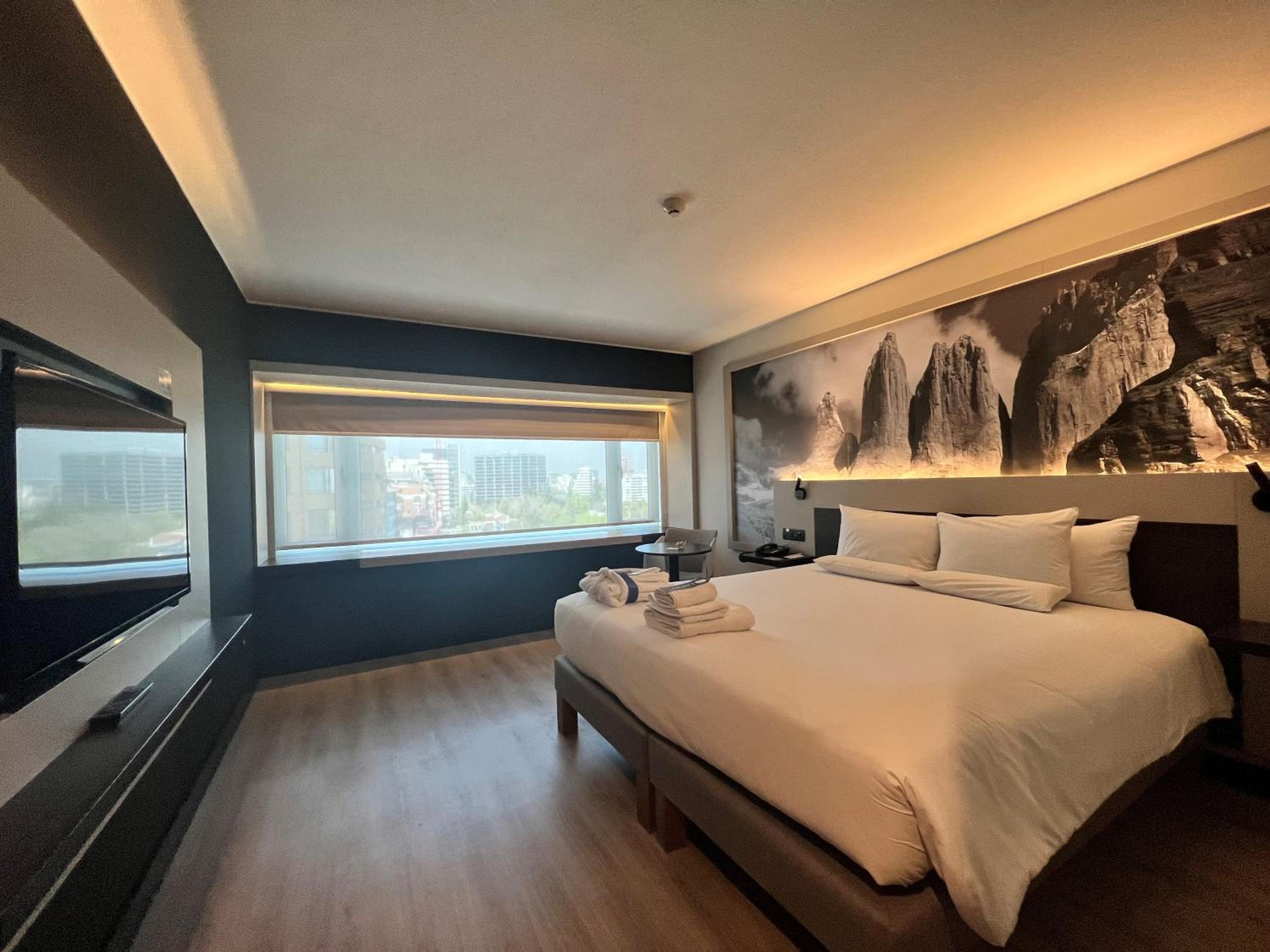 Executive King Room - Photo 13