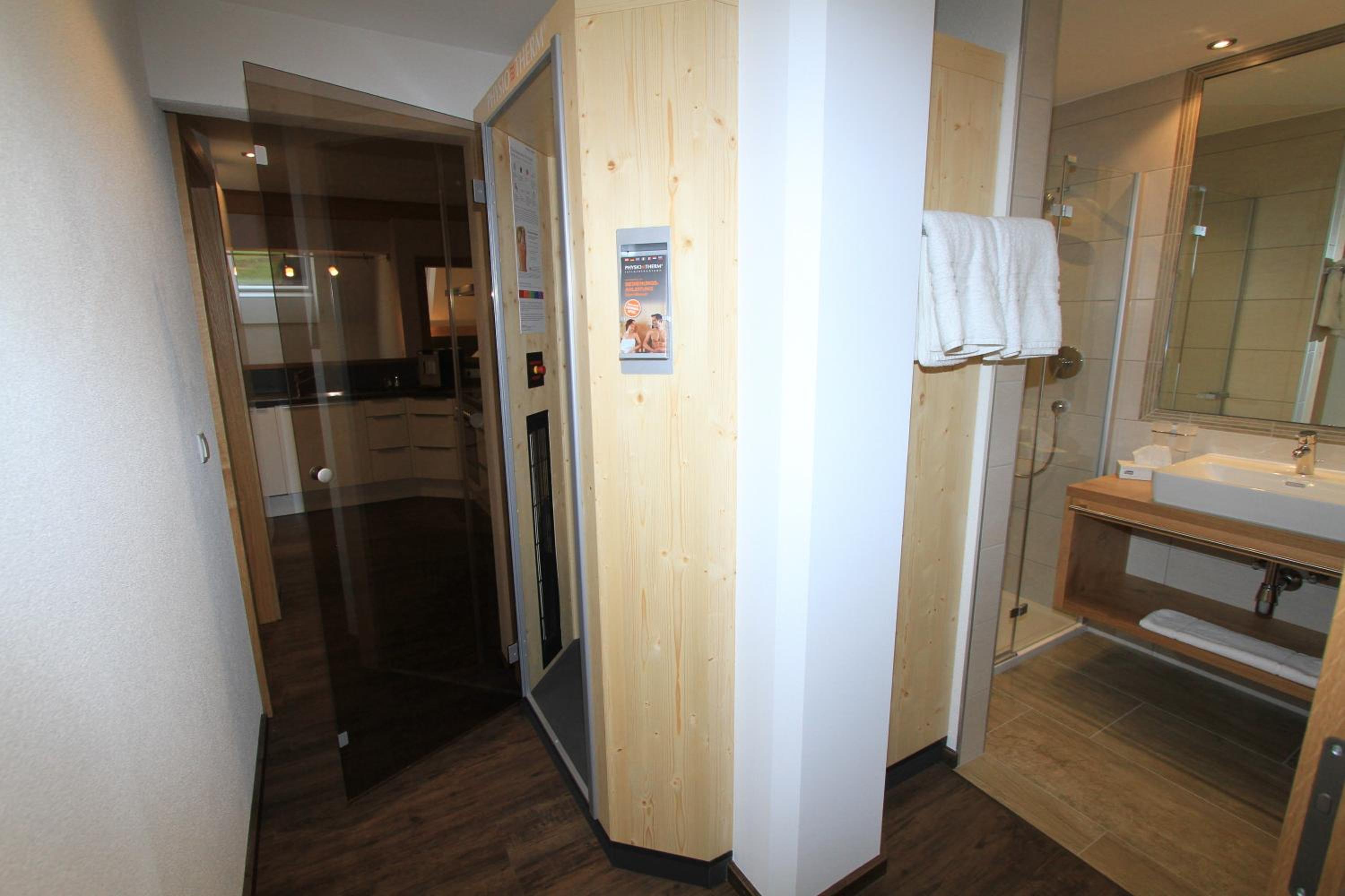 Three-Bedroom Apartment with Balcony photo 3