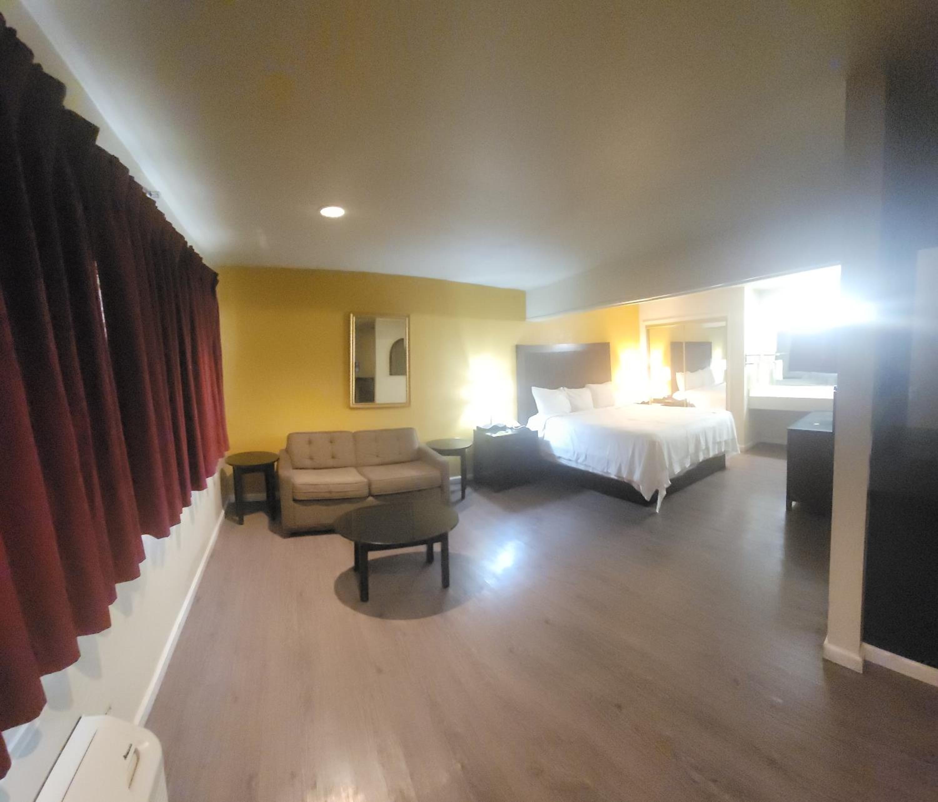 King Suite -  Non-Smoking - Photo 1