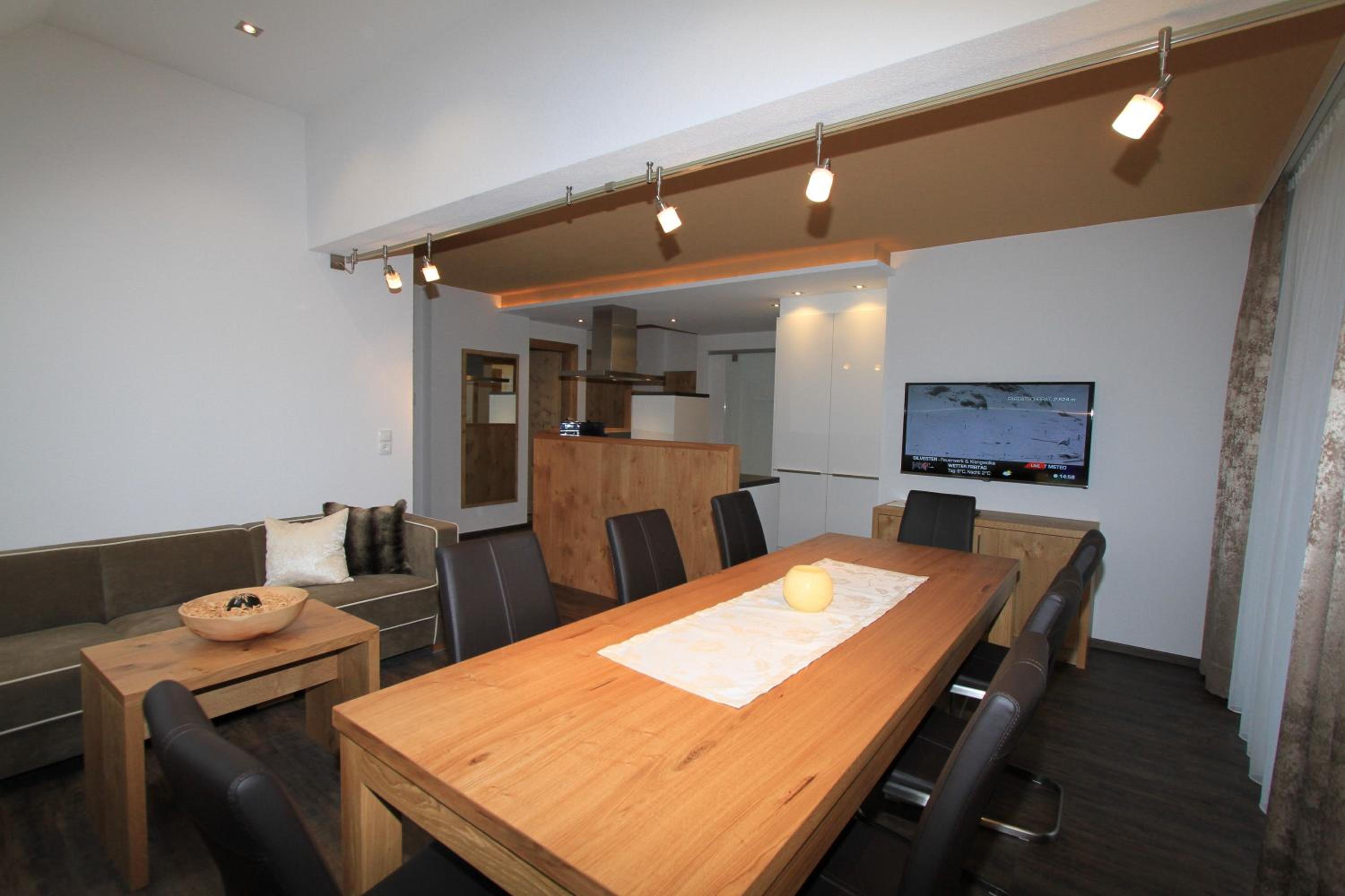 Three-Bedroom Apartment with Balcony photo 2