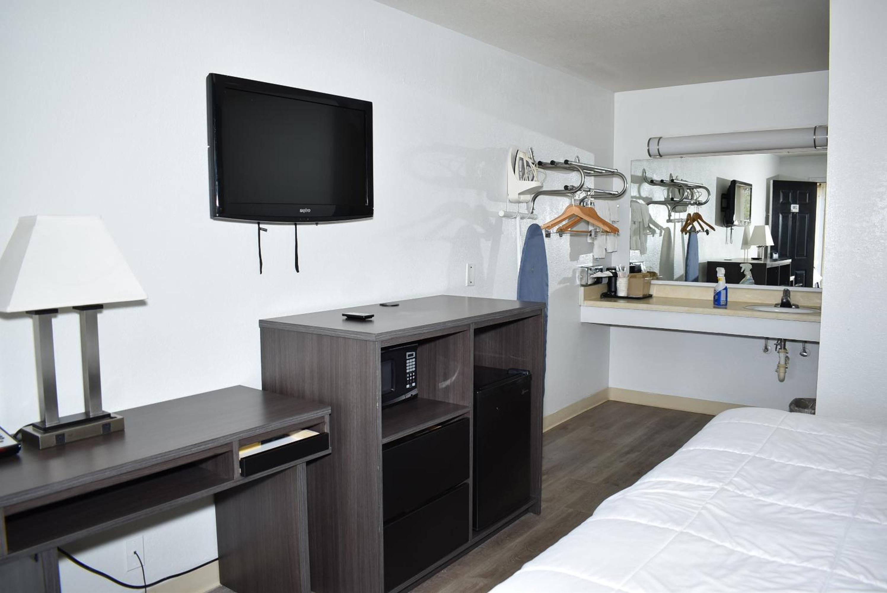 King Room - Non-Smoking - Photo 11
