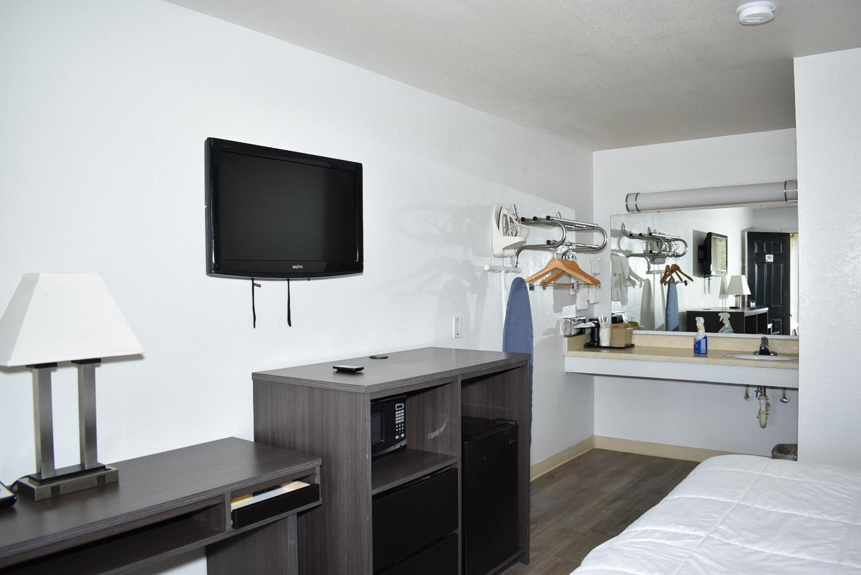 King Room - Non-Smoking - Photo 21