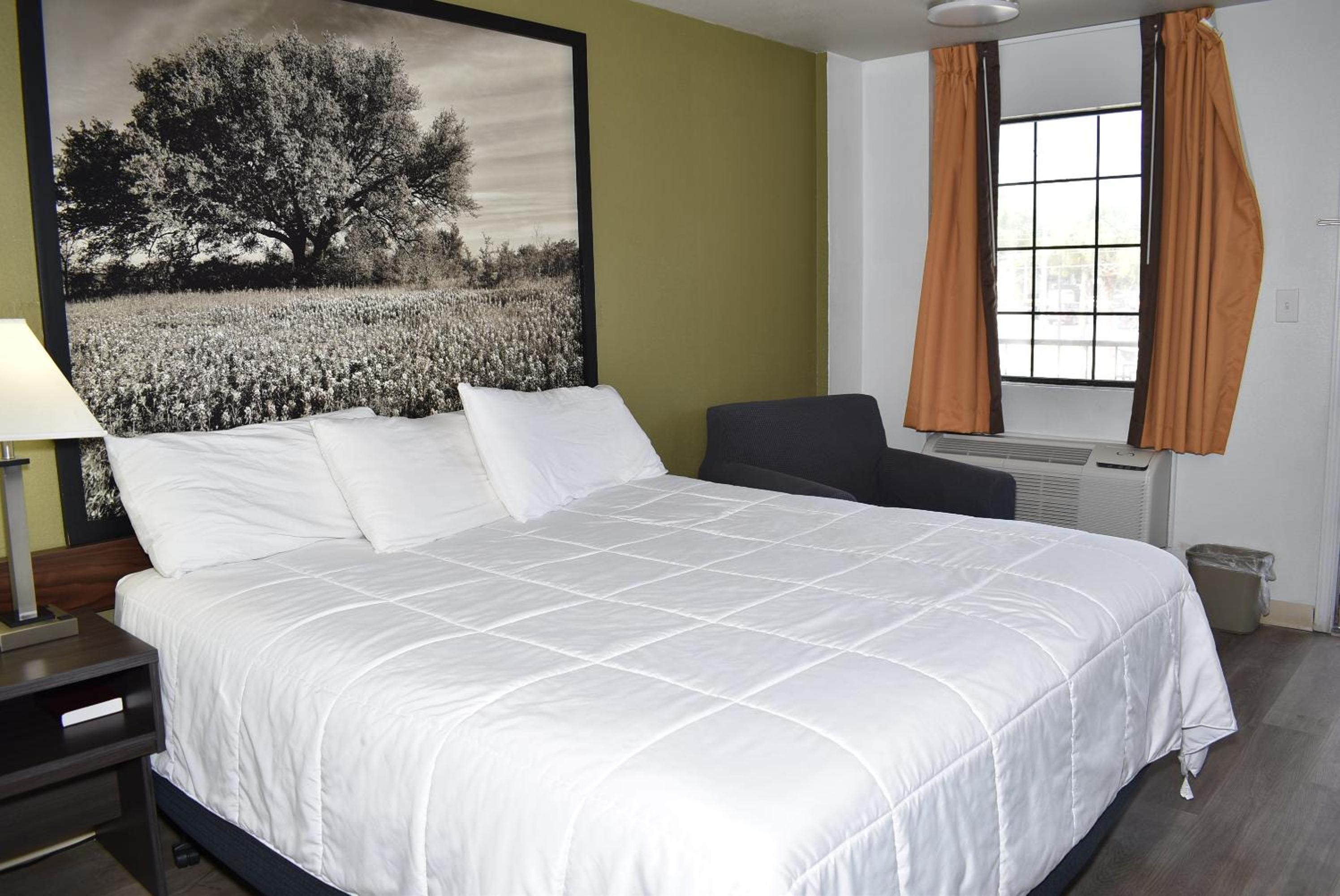 King Room - Non-Smoking - Photo 22