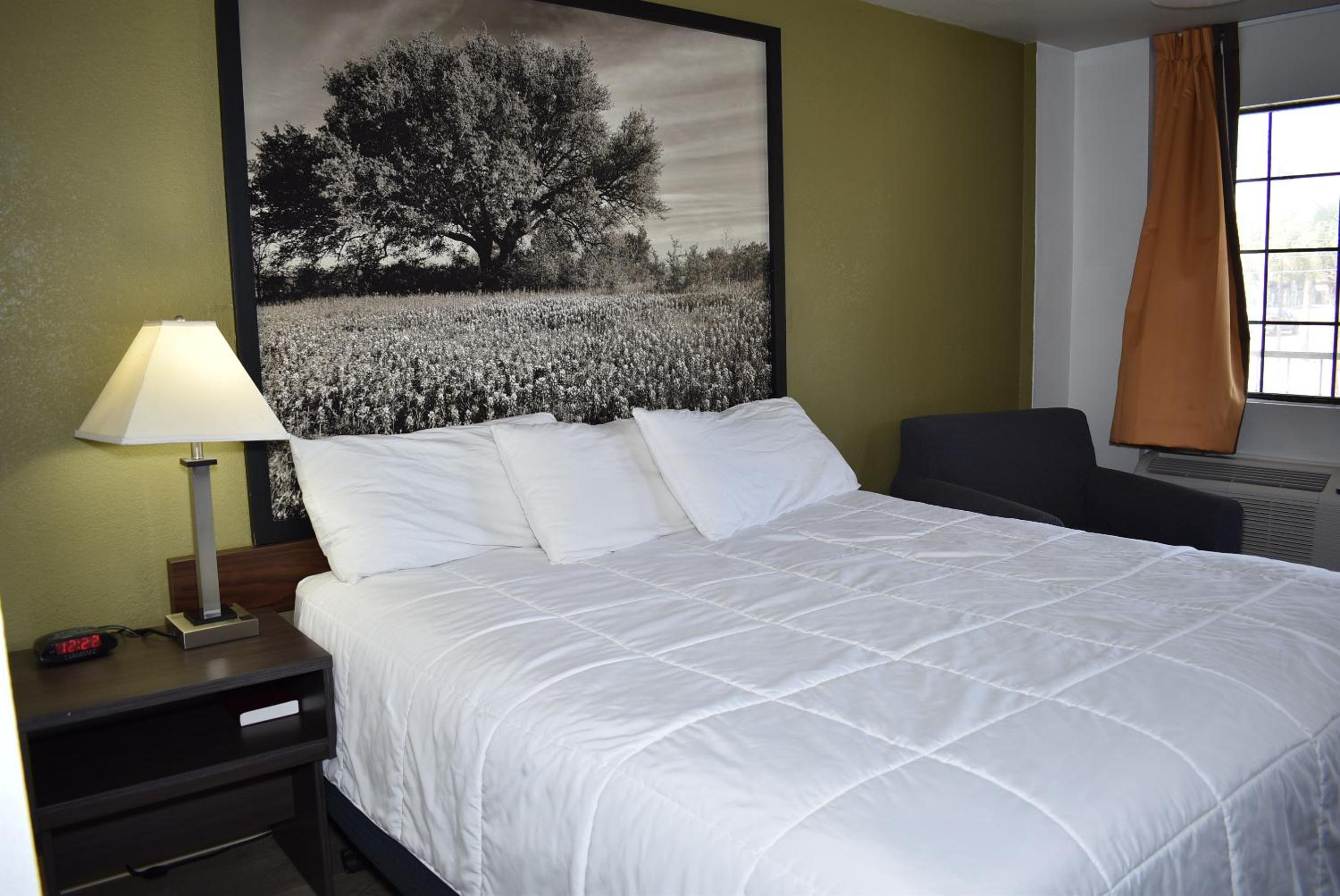 King Room - Non-Smoking - Photo 17