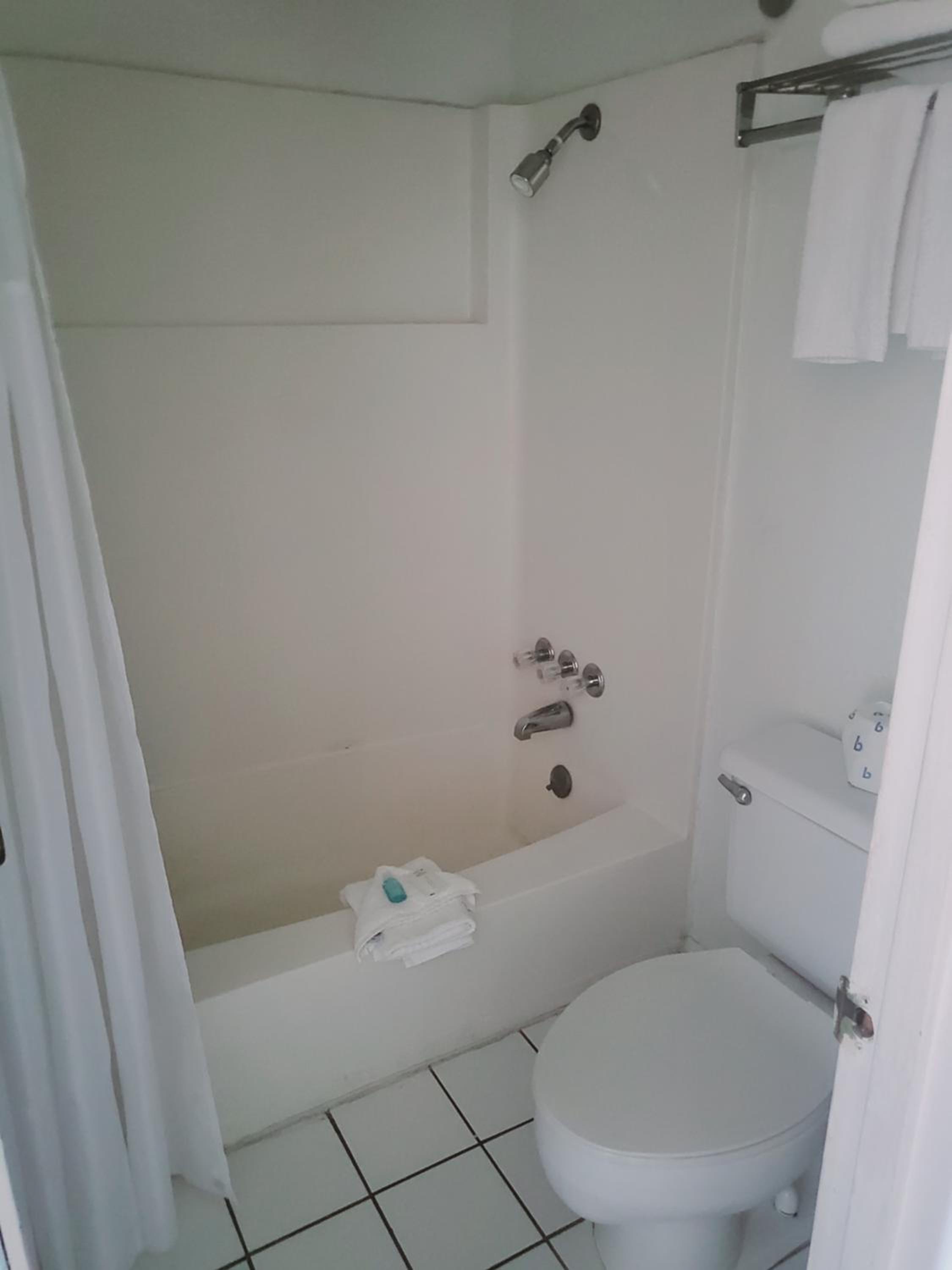Double Room - Non Smoking - Photo 4
