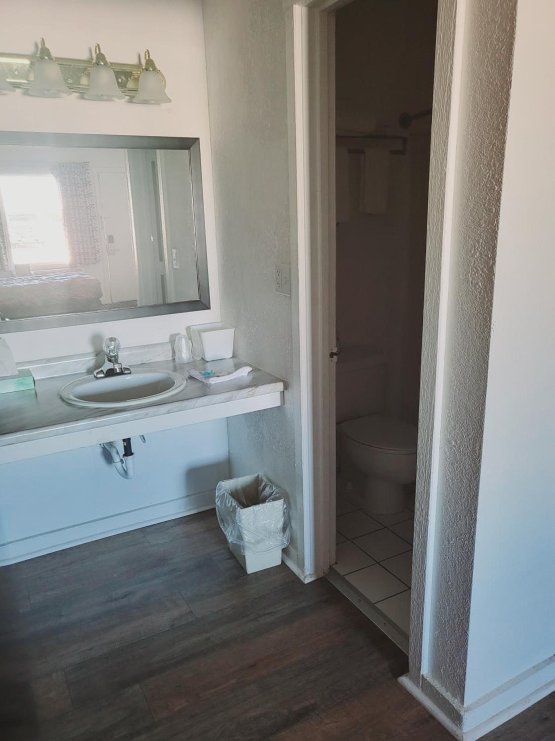 Double Room - Non Smoking - Photo 16