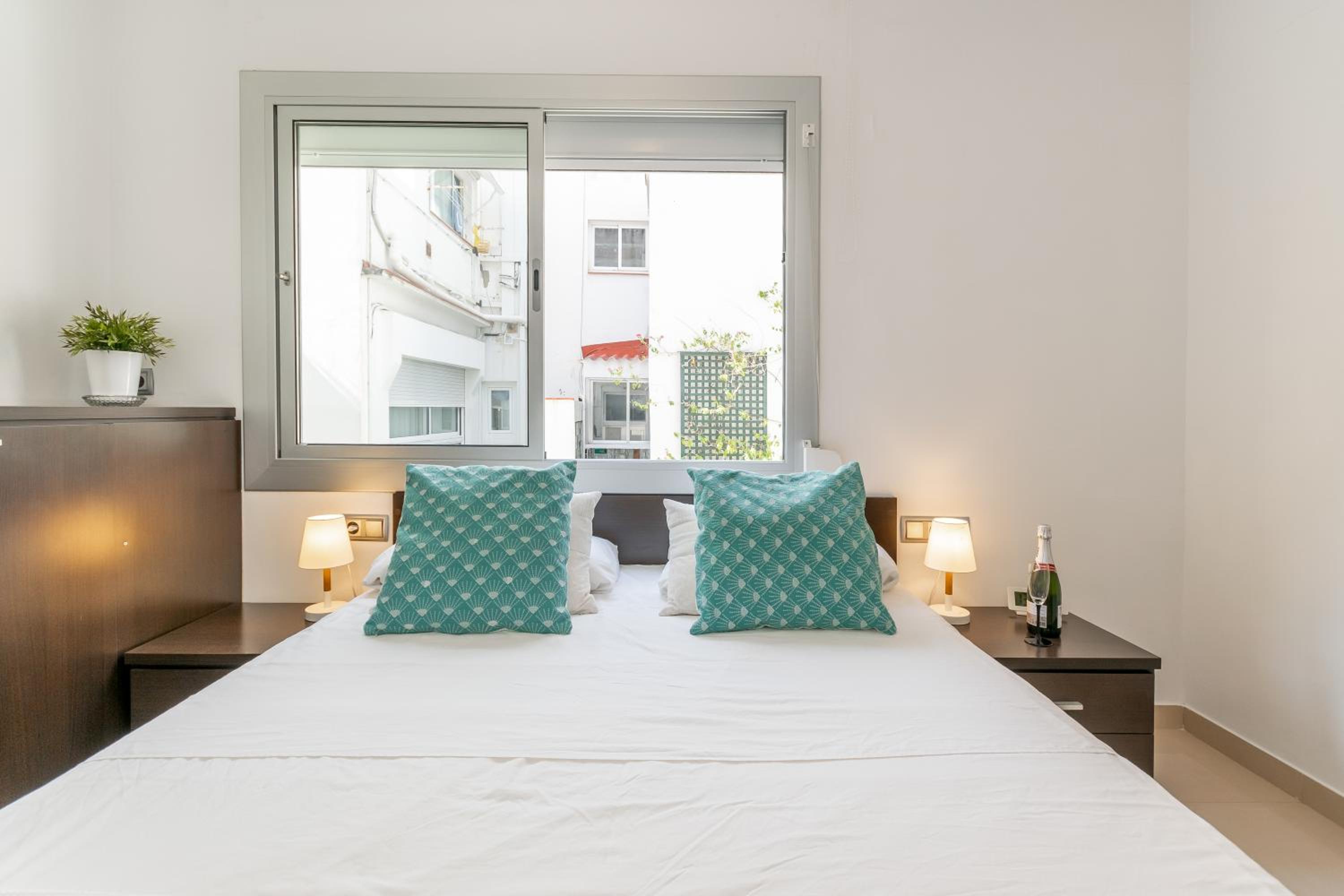 Three-Bedroom Apartment - Sant Pau, 40 photo 2