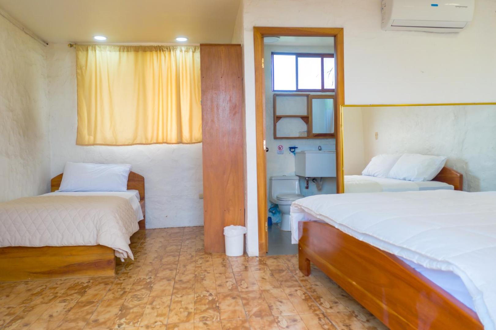Queen Room with Two  Large Beds with Sea View photo 3
