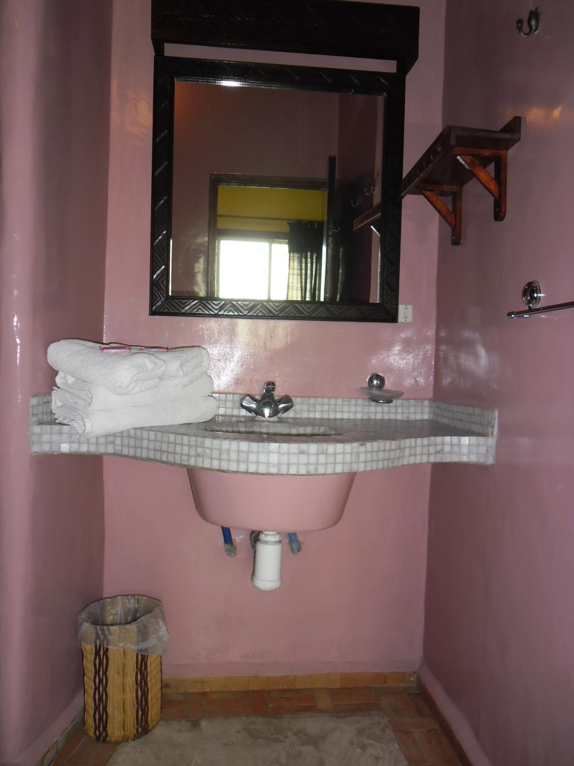 Standard Double Room - Photo 19