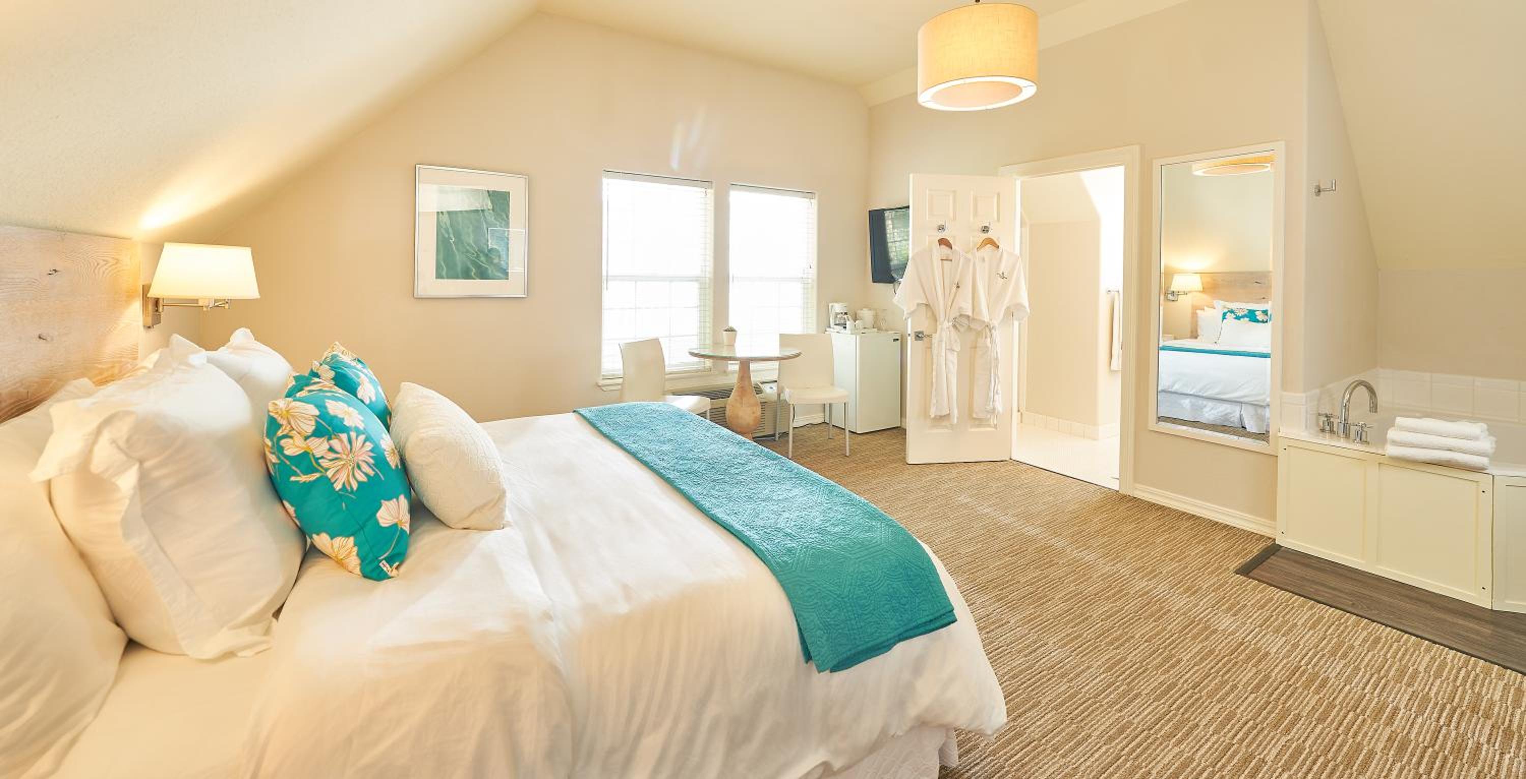 King Room with Garden View - Photo 5