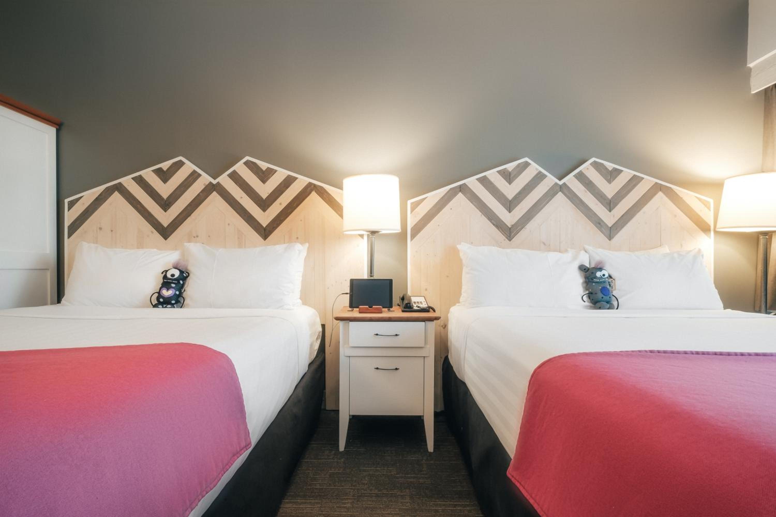 Deluxe Studio with Two Queen Beds - Photo 5