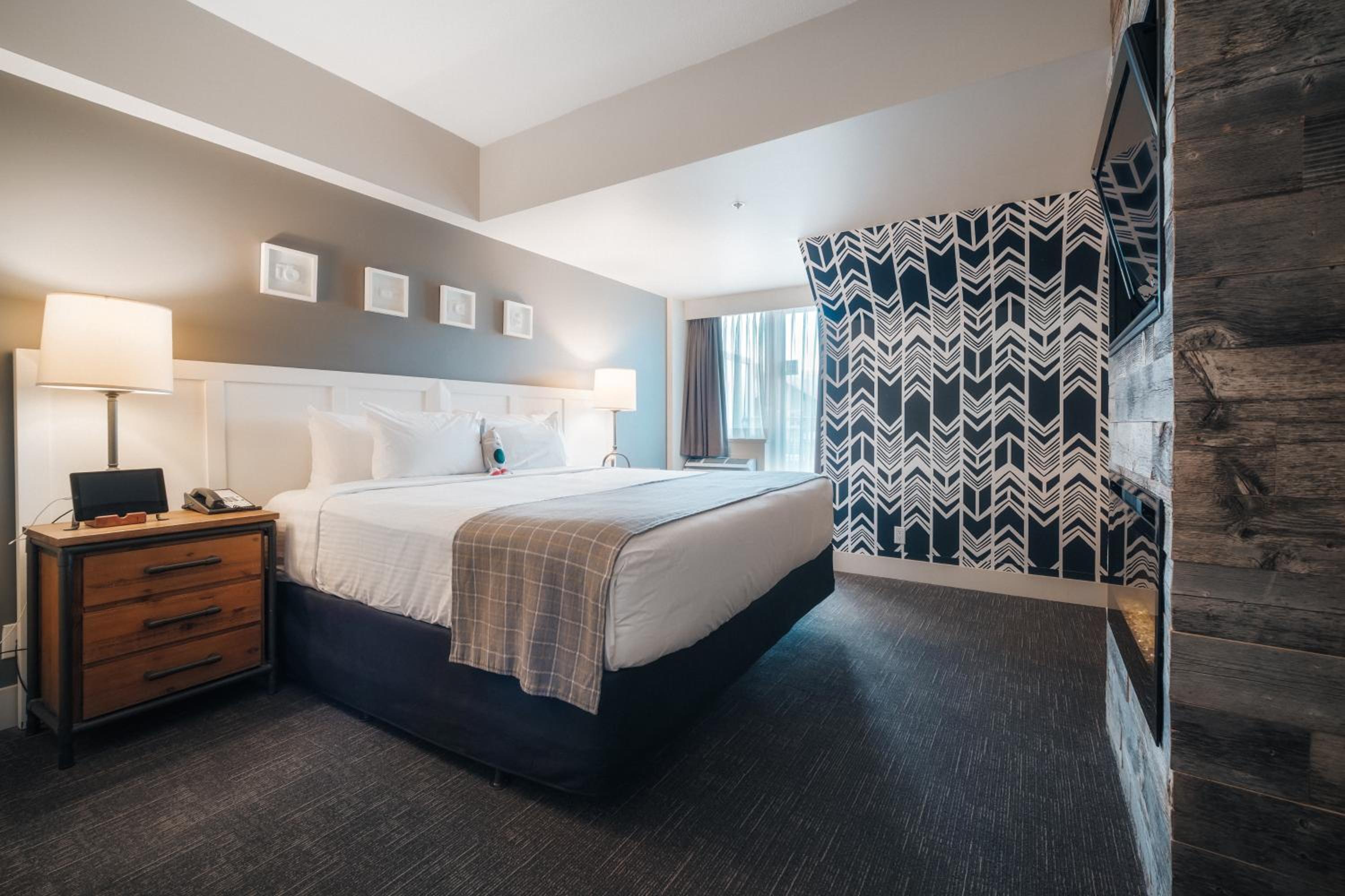 One-Bedroom King Suite - Photo 1