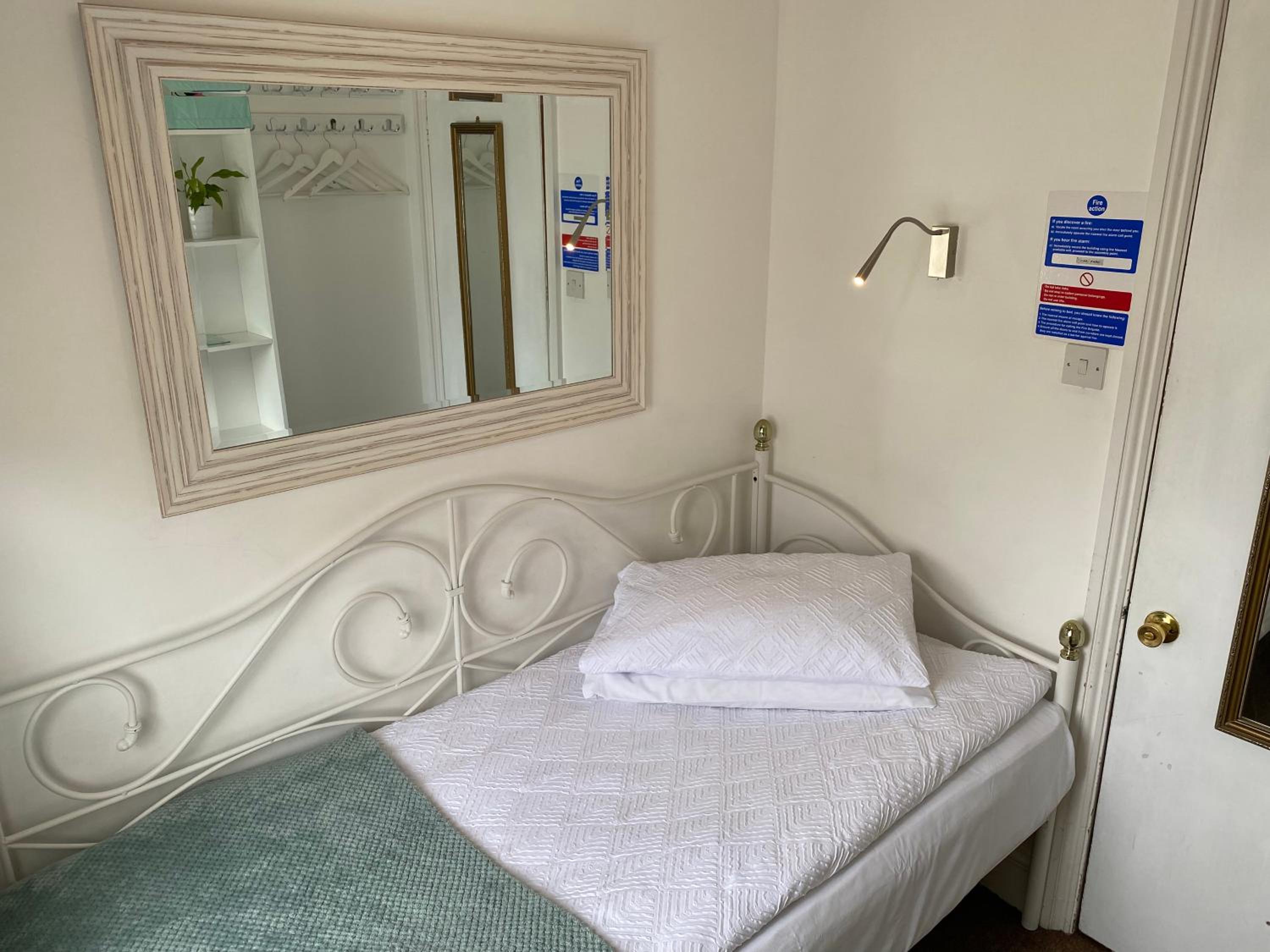Single Room photo 3