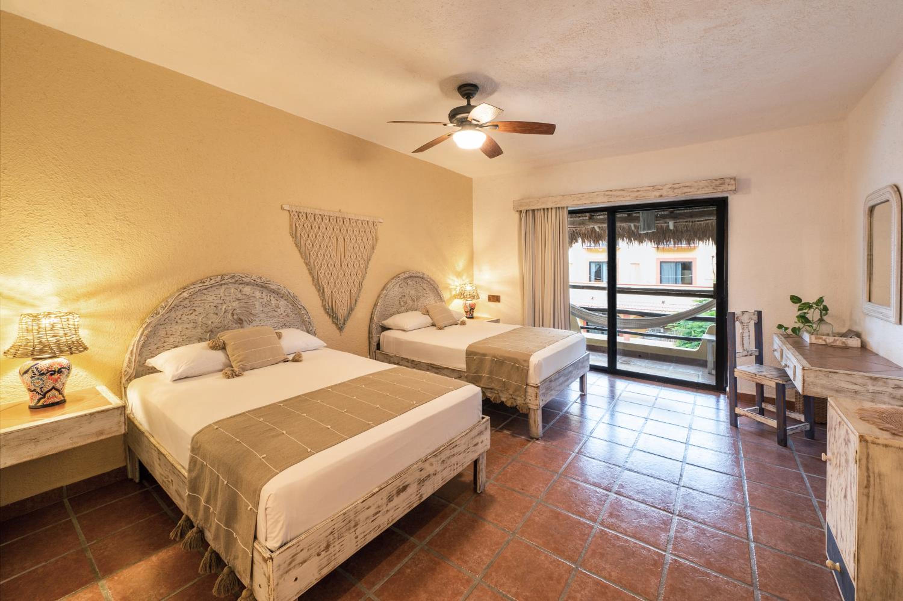 Habitación Doble Estándar con Vista a la Ciudad (foto 1 de 9)