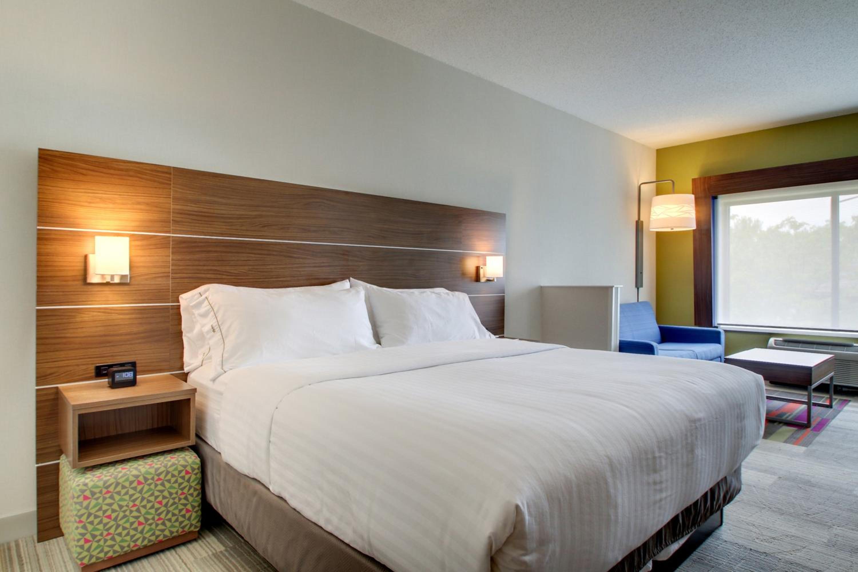 Standard King Room - Photo 2