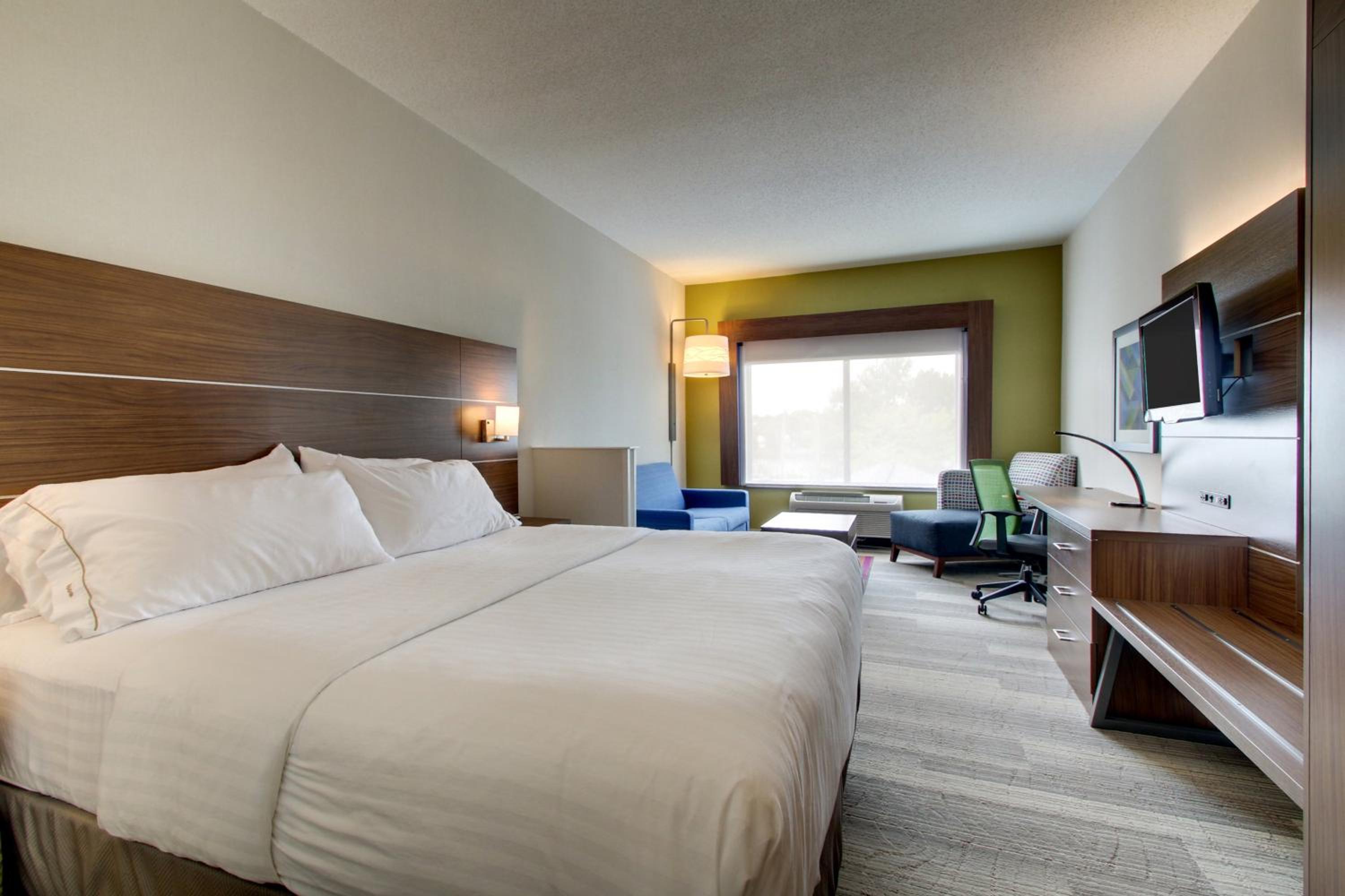 Standard King Room with Extra Floor Space - Photo 1
