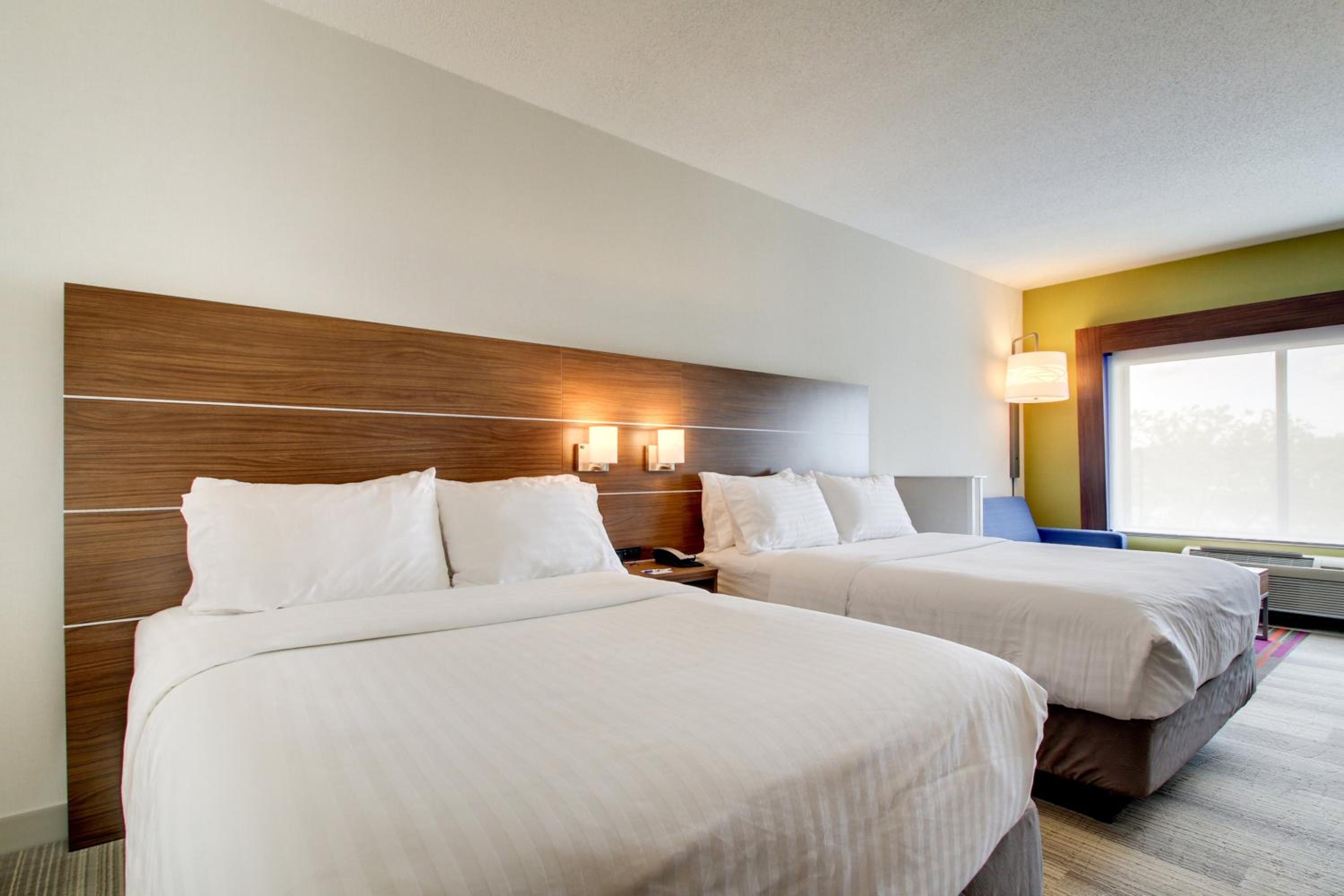 Standard Room with Two Queen Beds - Photo 1