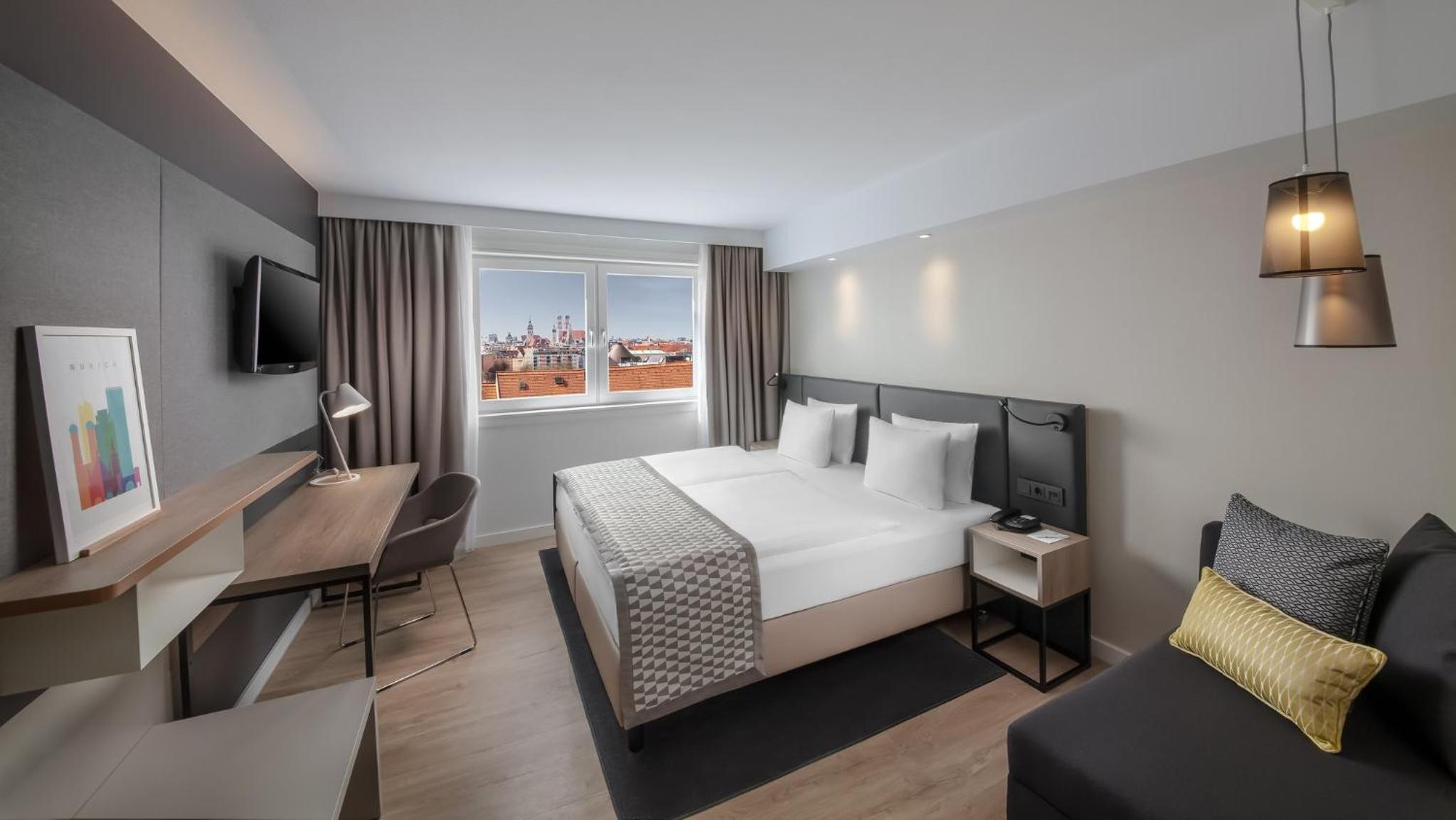 Standard King Room with City View - Photo 6