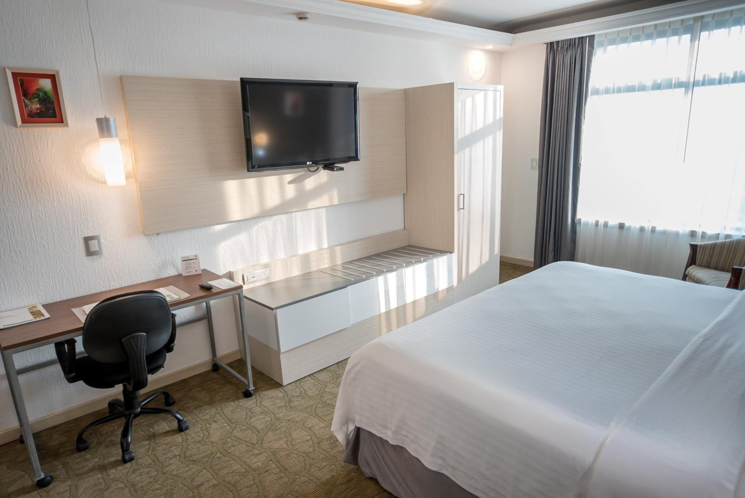 Standard King Room - Photo 3