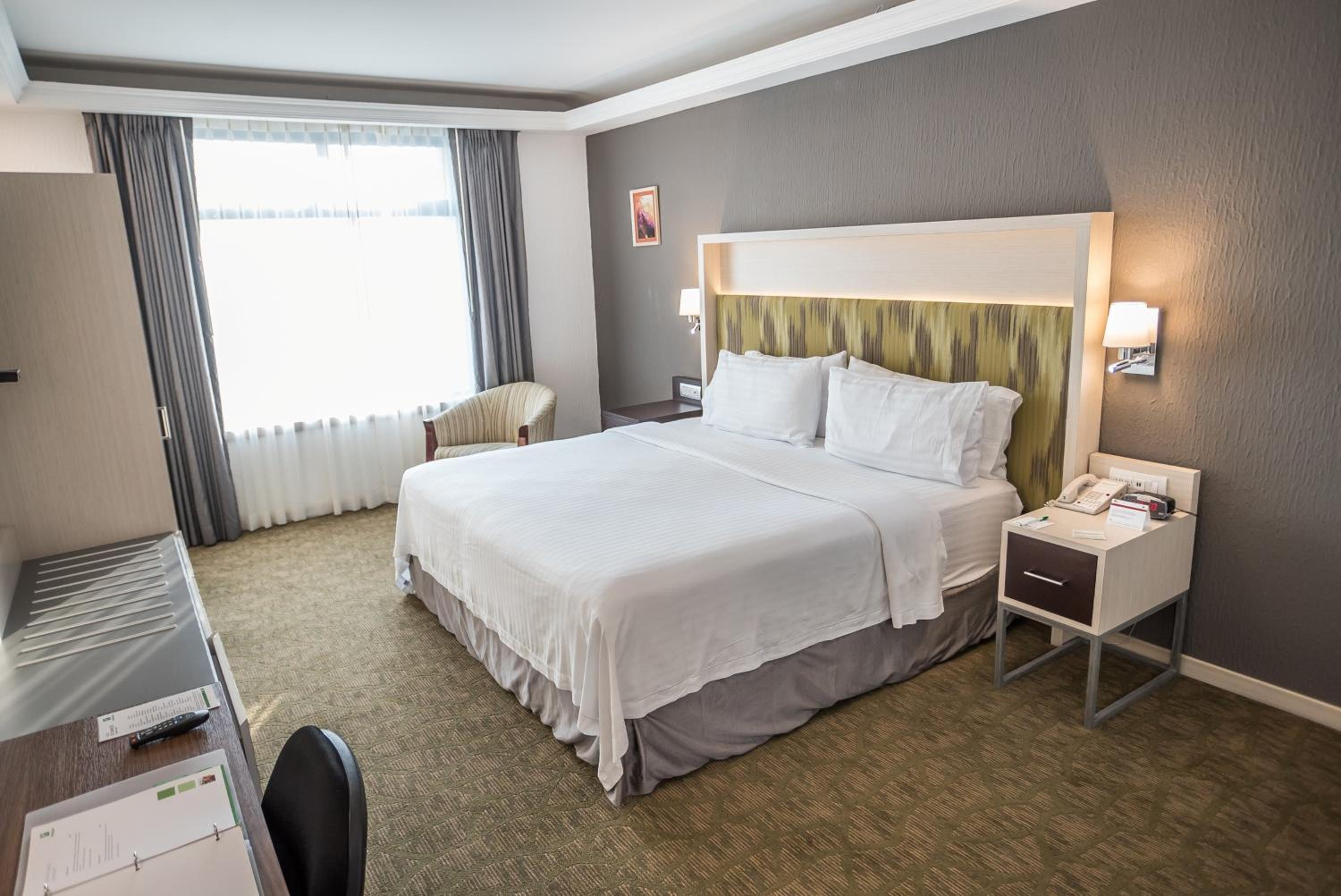 Standard King Room - Photo 2
