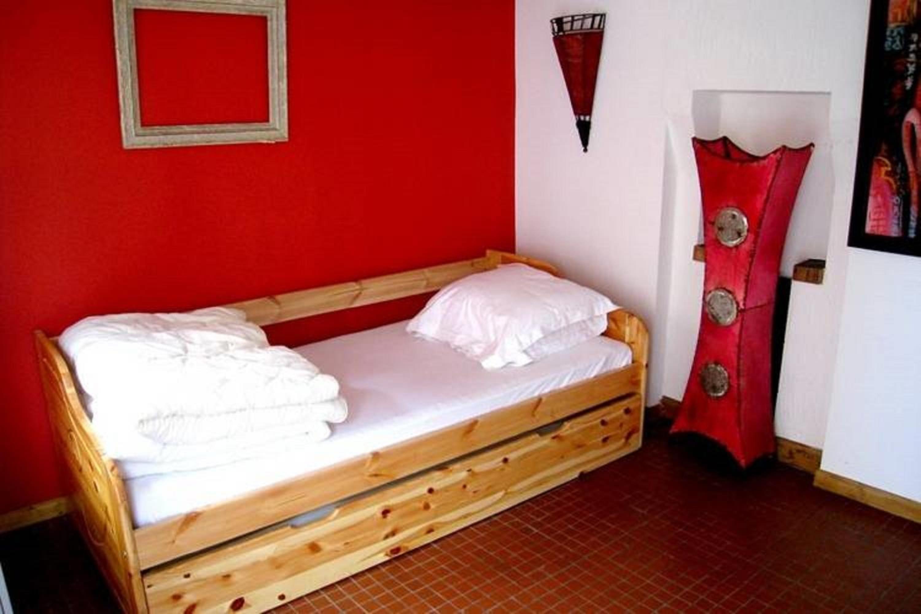 Six-Bedroom House photo 1
