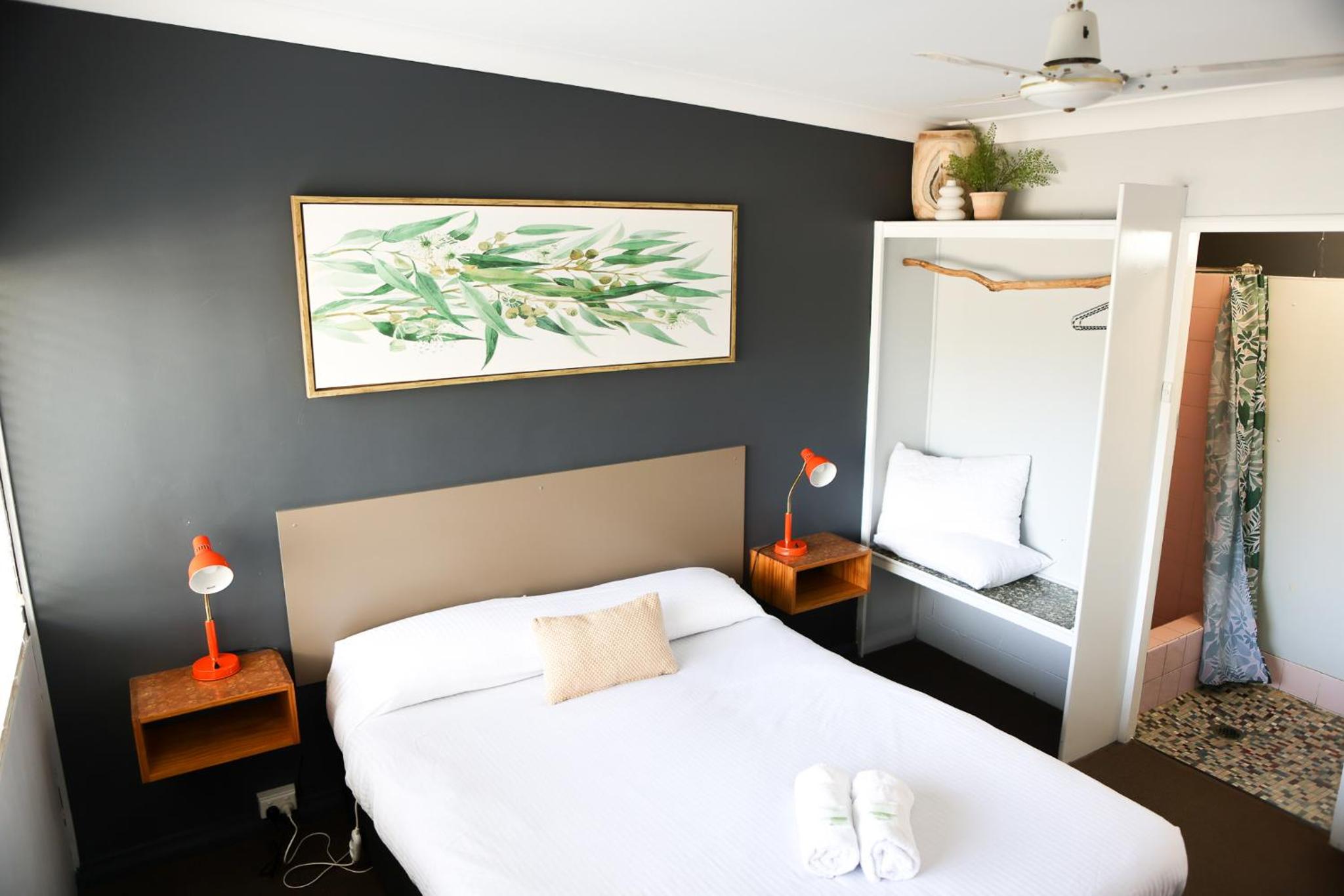 Queen Room photo 1