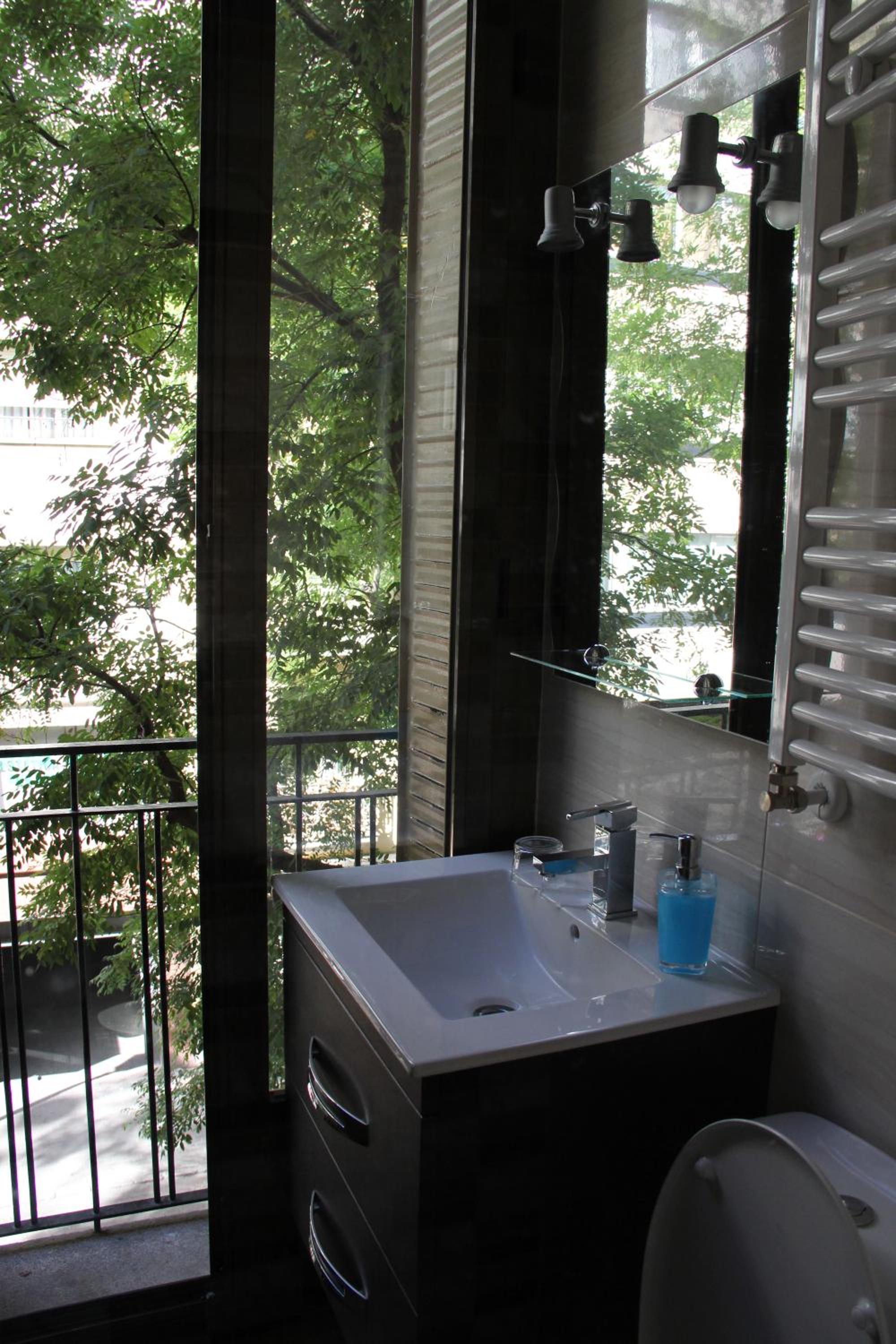 Large Double Room - Photo 4