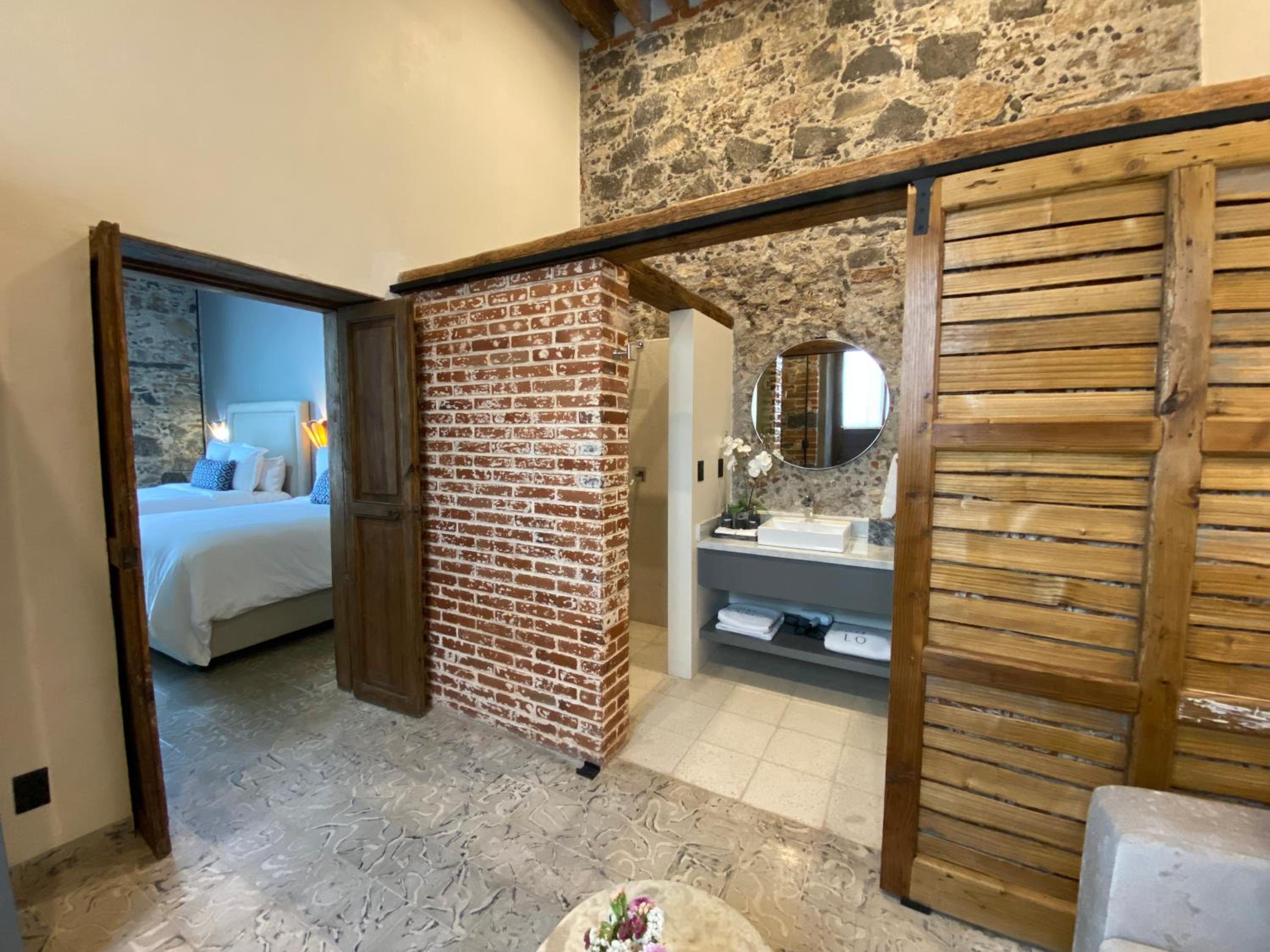 Superior Suite - Photo 5