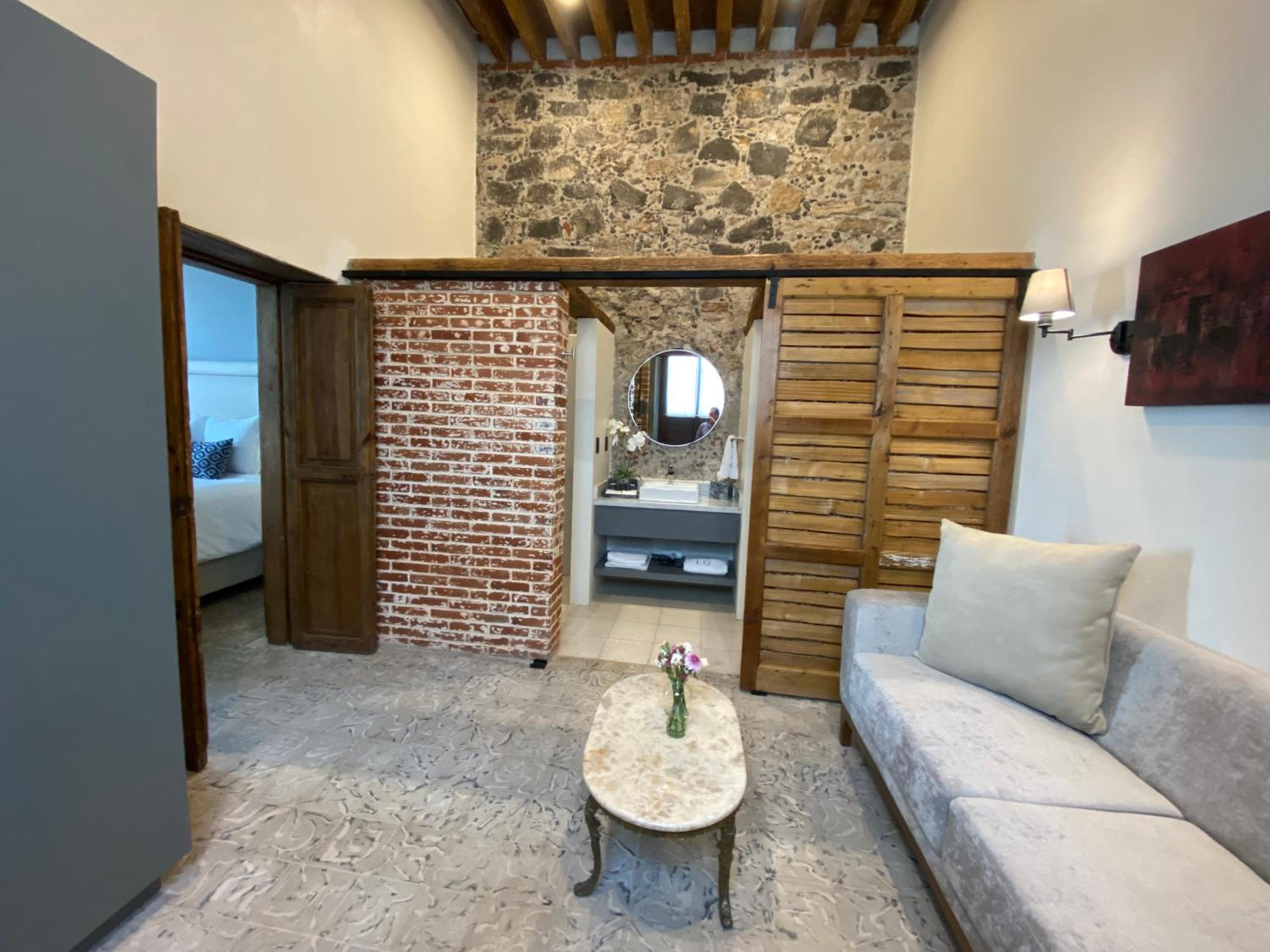 Superior Suite - Photo 4