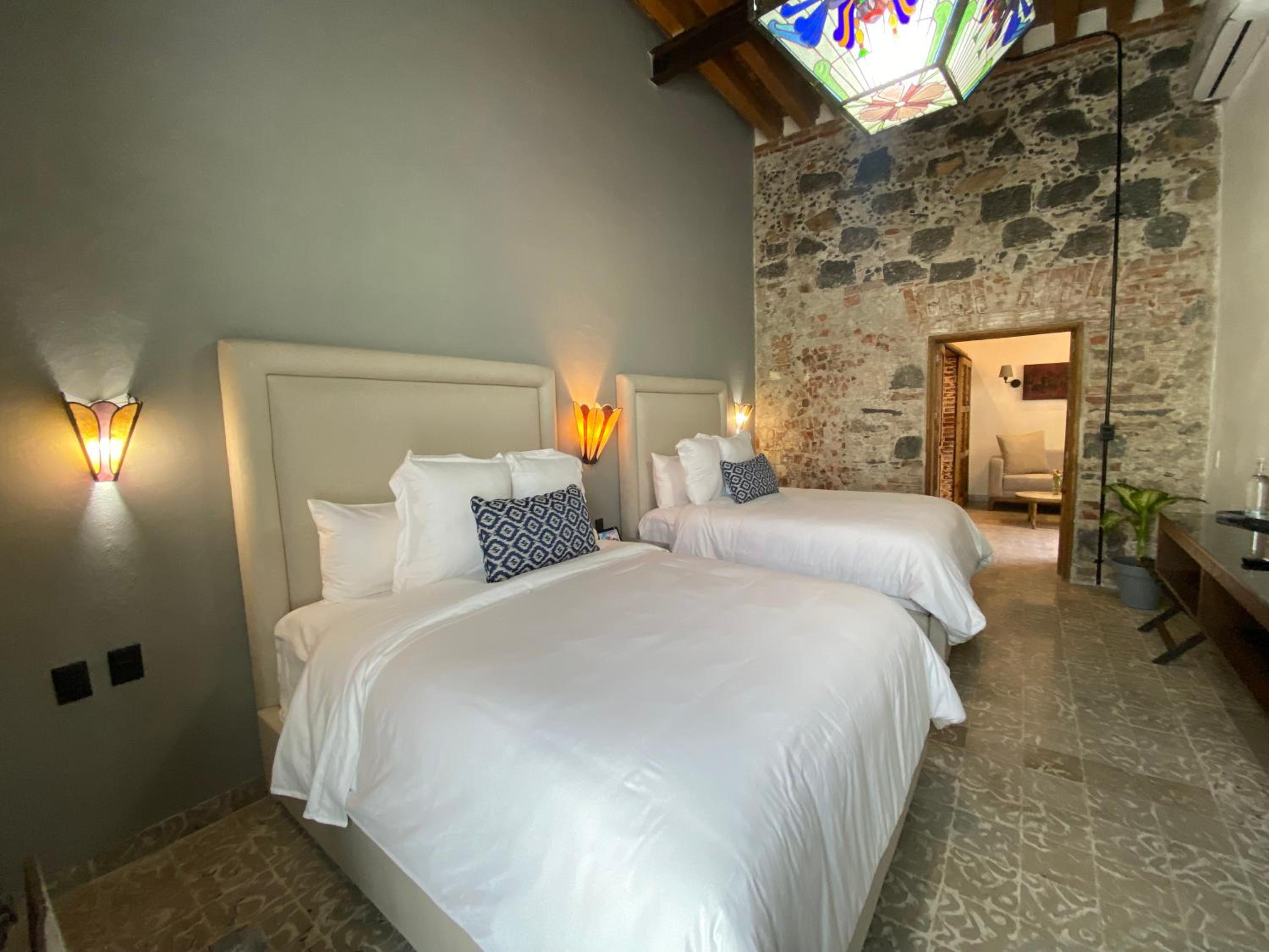 Superior Suite - Photo 6