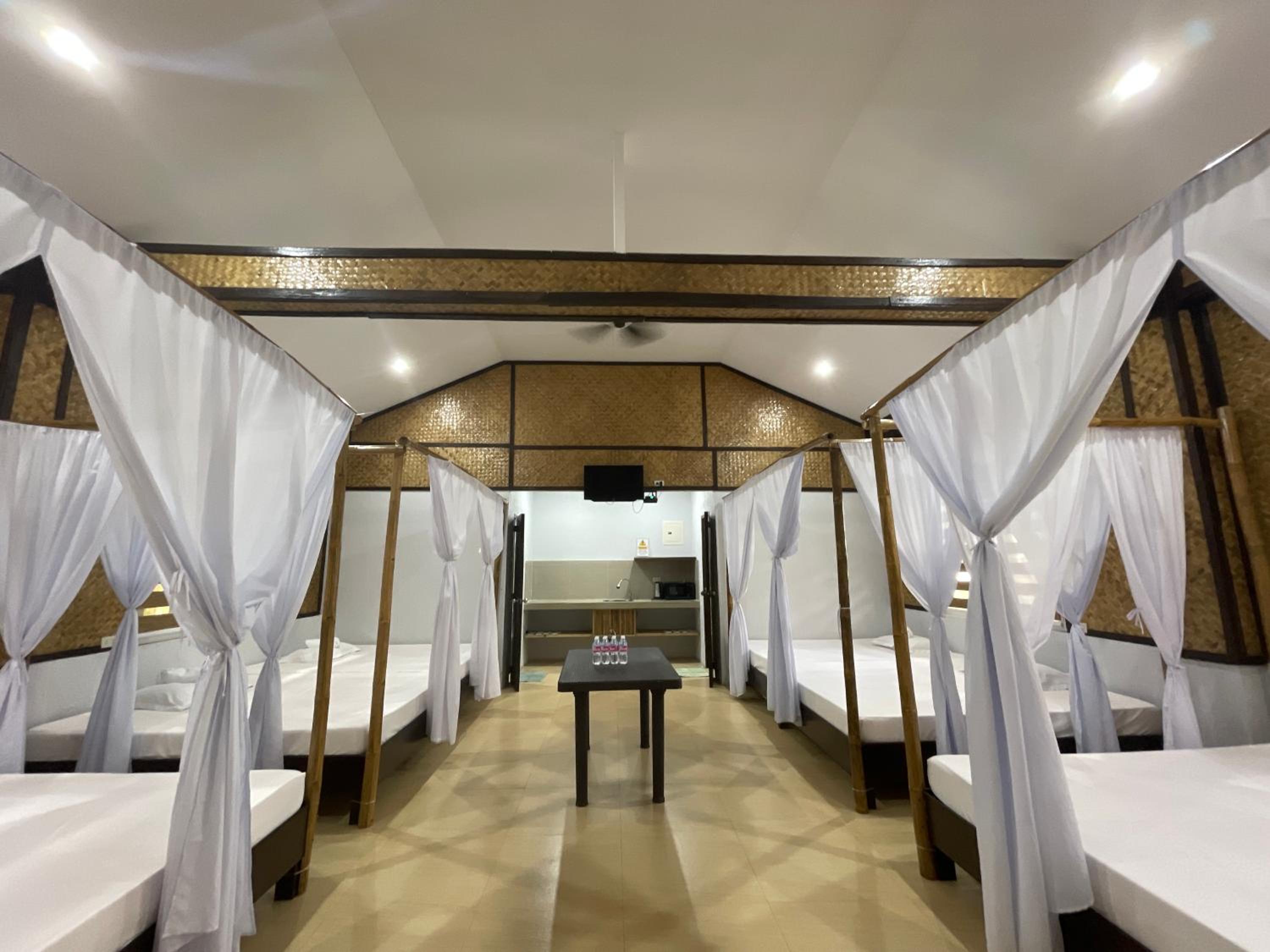 Mixed Dormitory Room