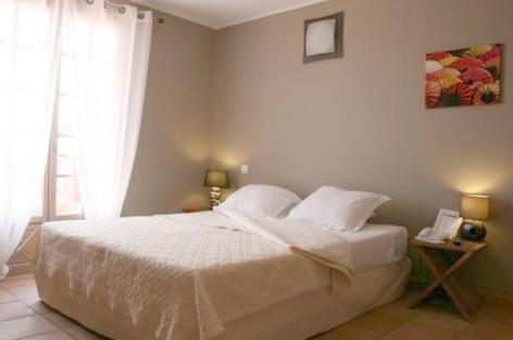 Rhodes Double Room - Photo 2