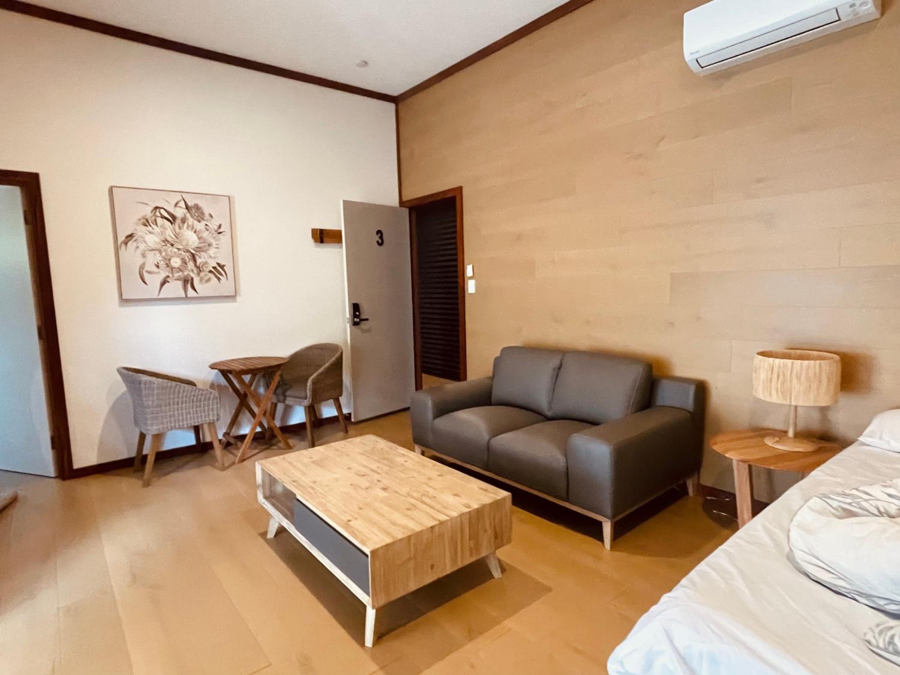Queen Honeymoon Room