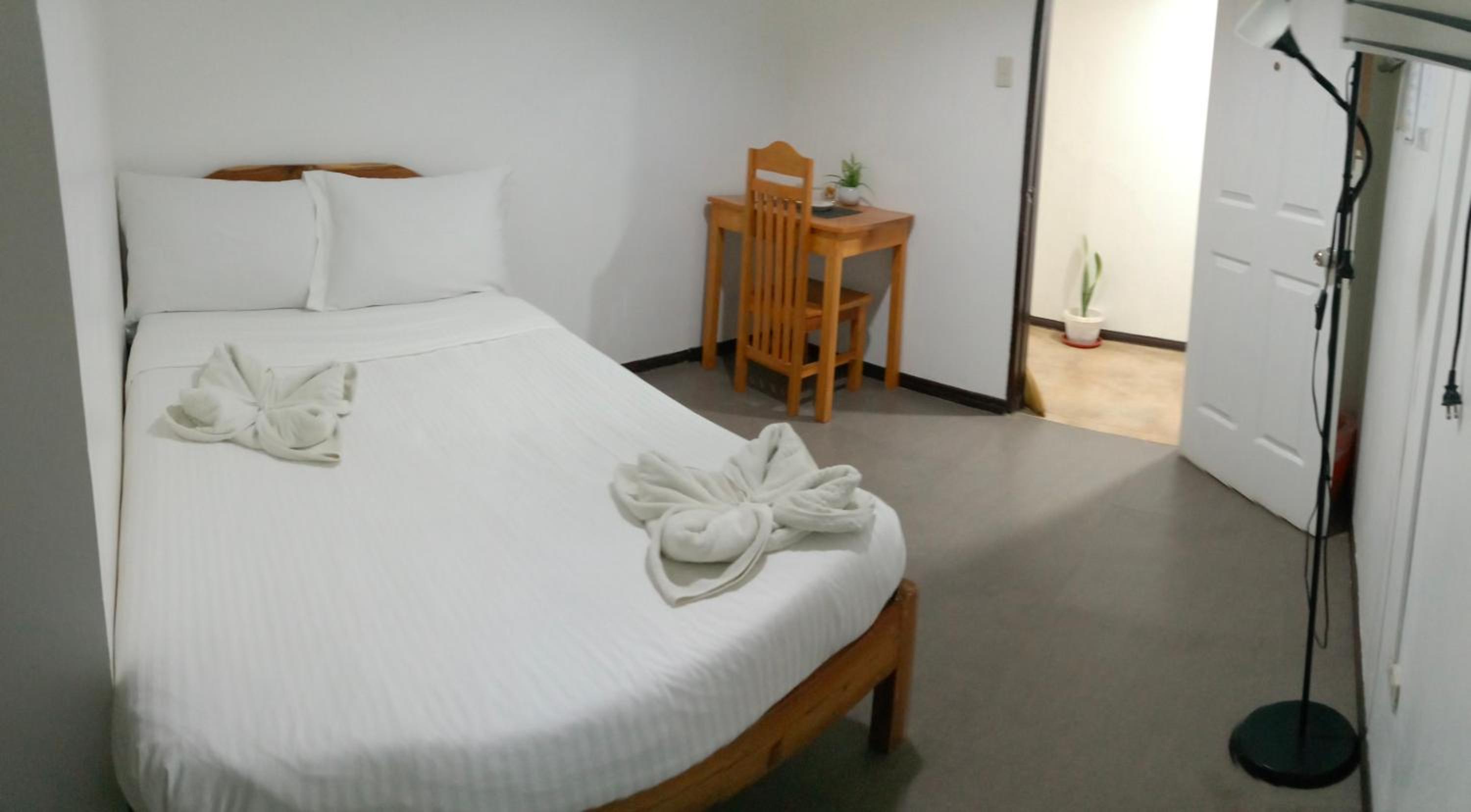 Standard Double Room - Photo 14