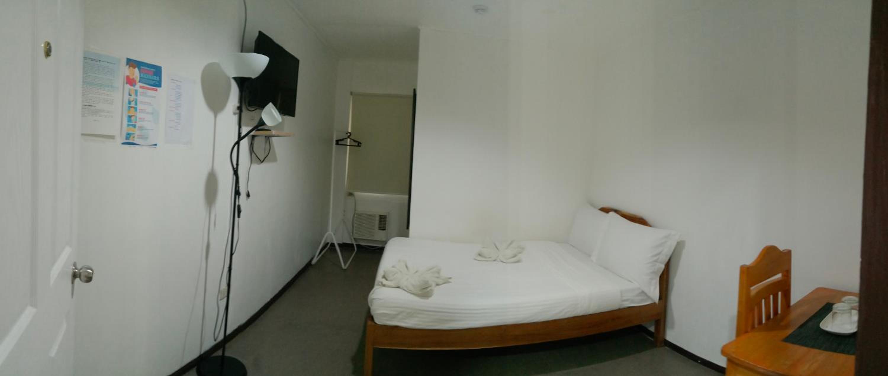 Standard Double Room - Photo 11