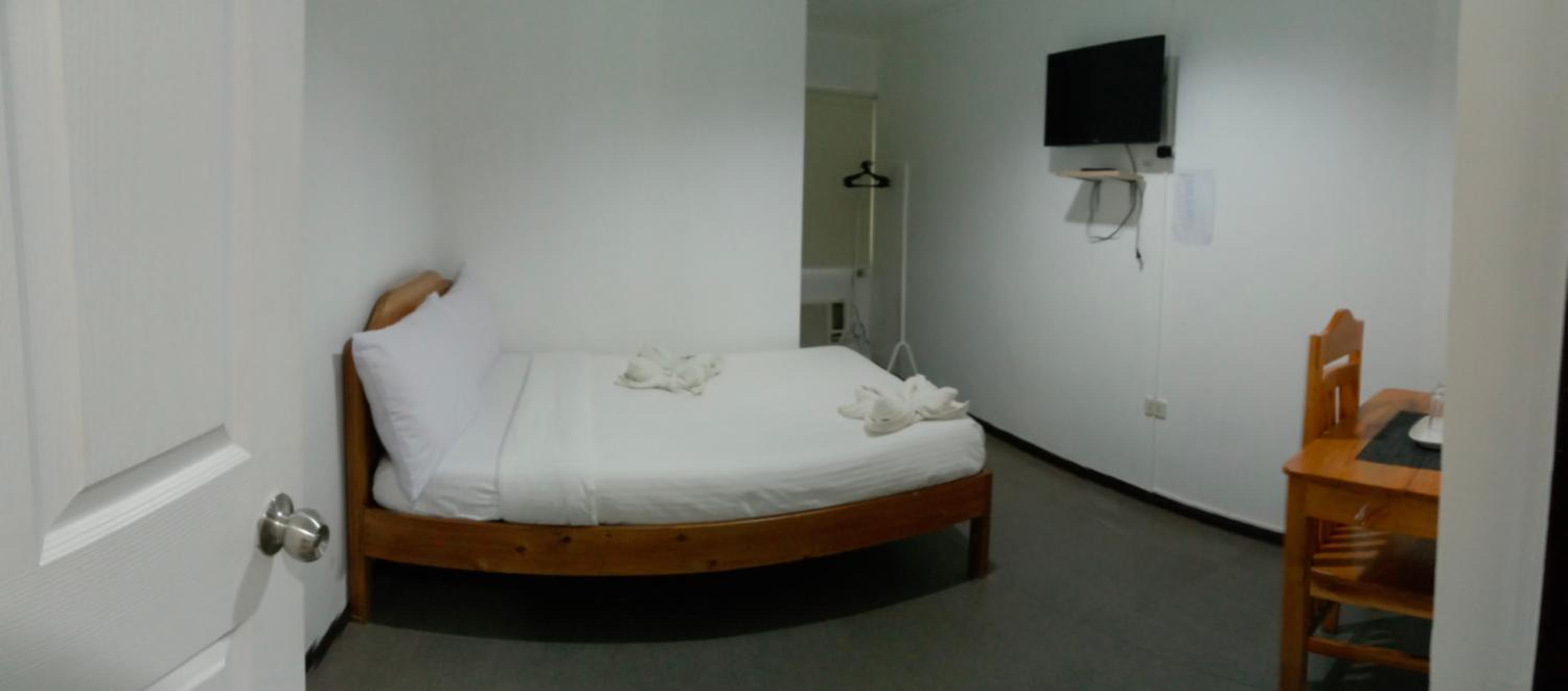 Standard Double Room - Photo 10