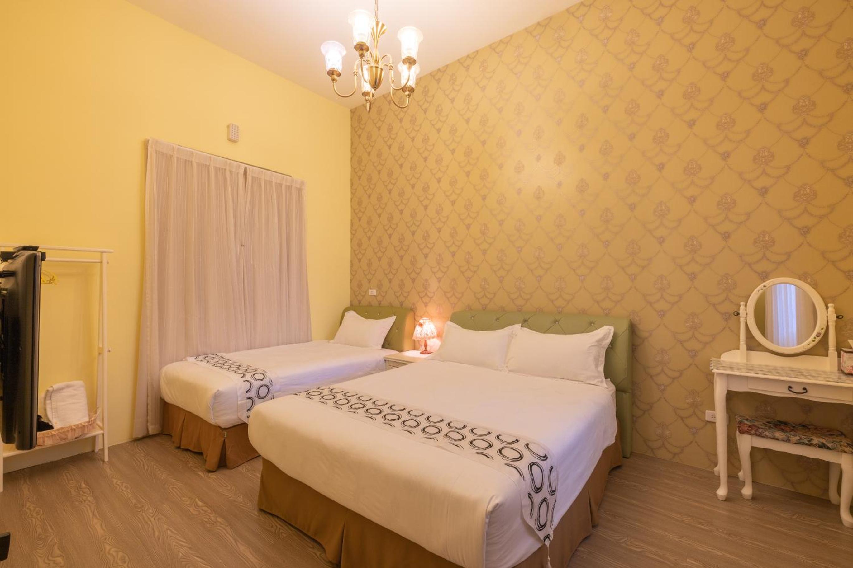 Standard Double Room with Shared Bathroom
