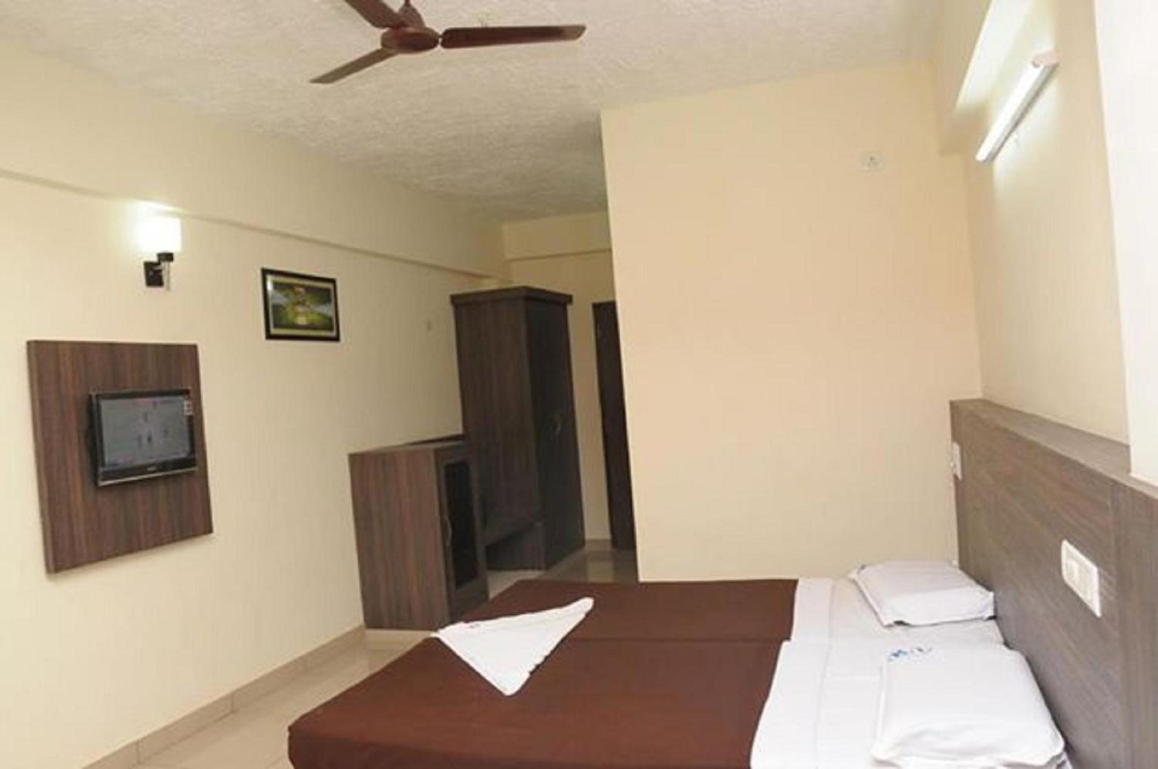 Budget Double Room - Photo 2