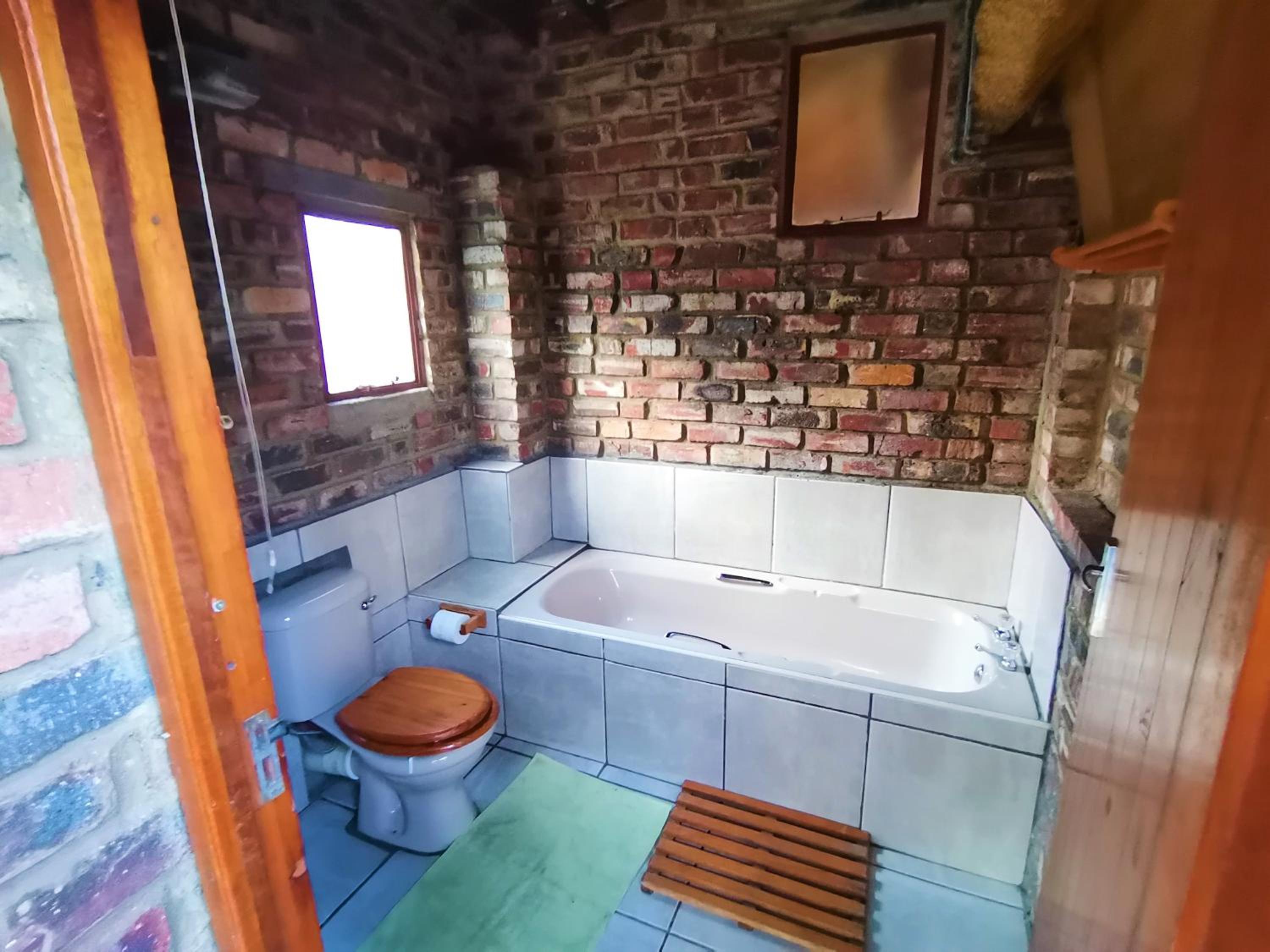 Family Room with Shower photo 2