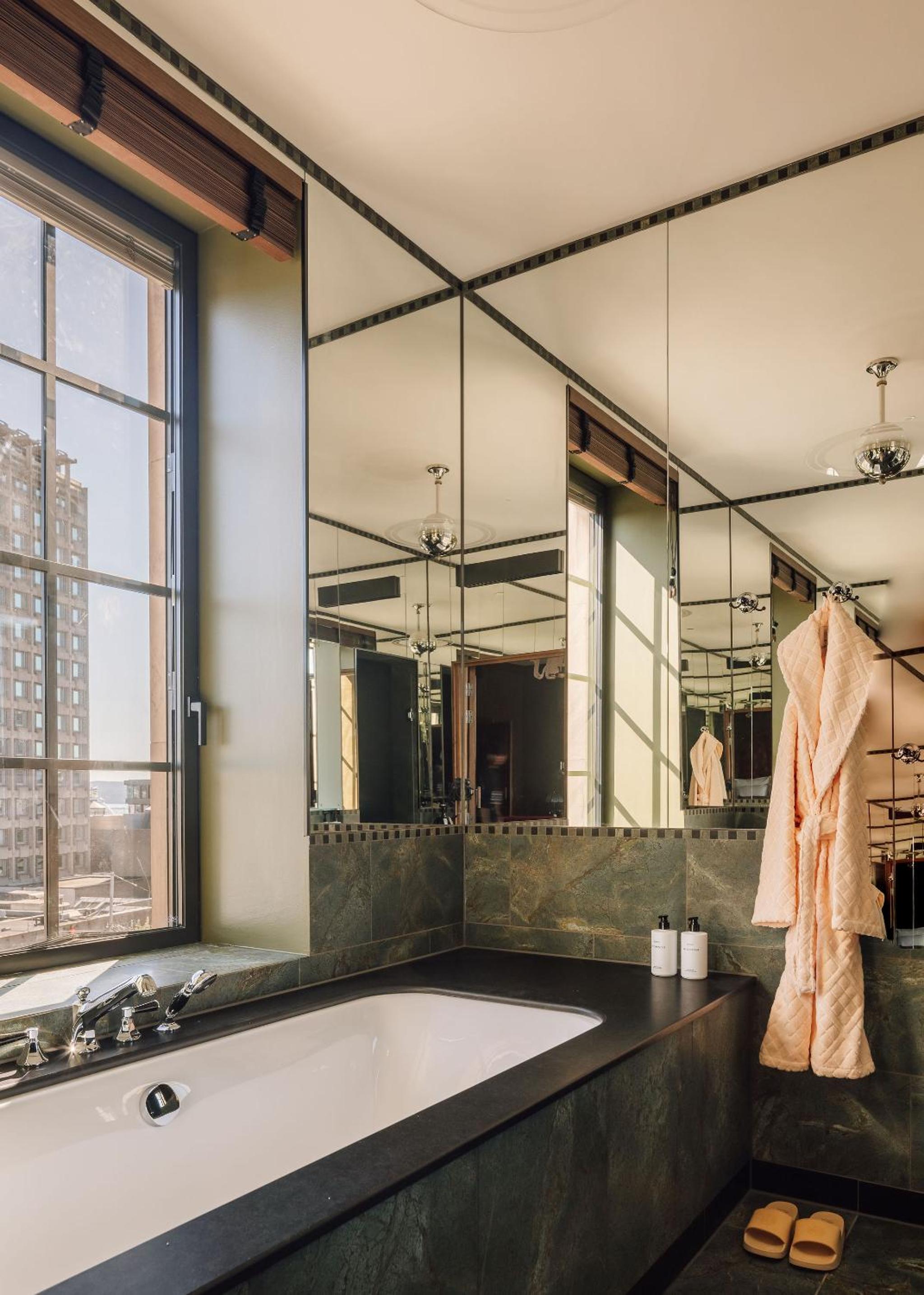 Heritage Suite - Photo 11