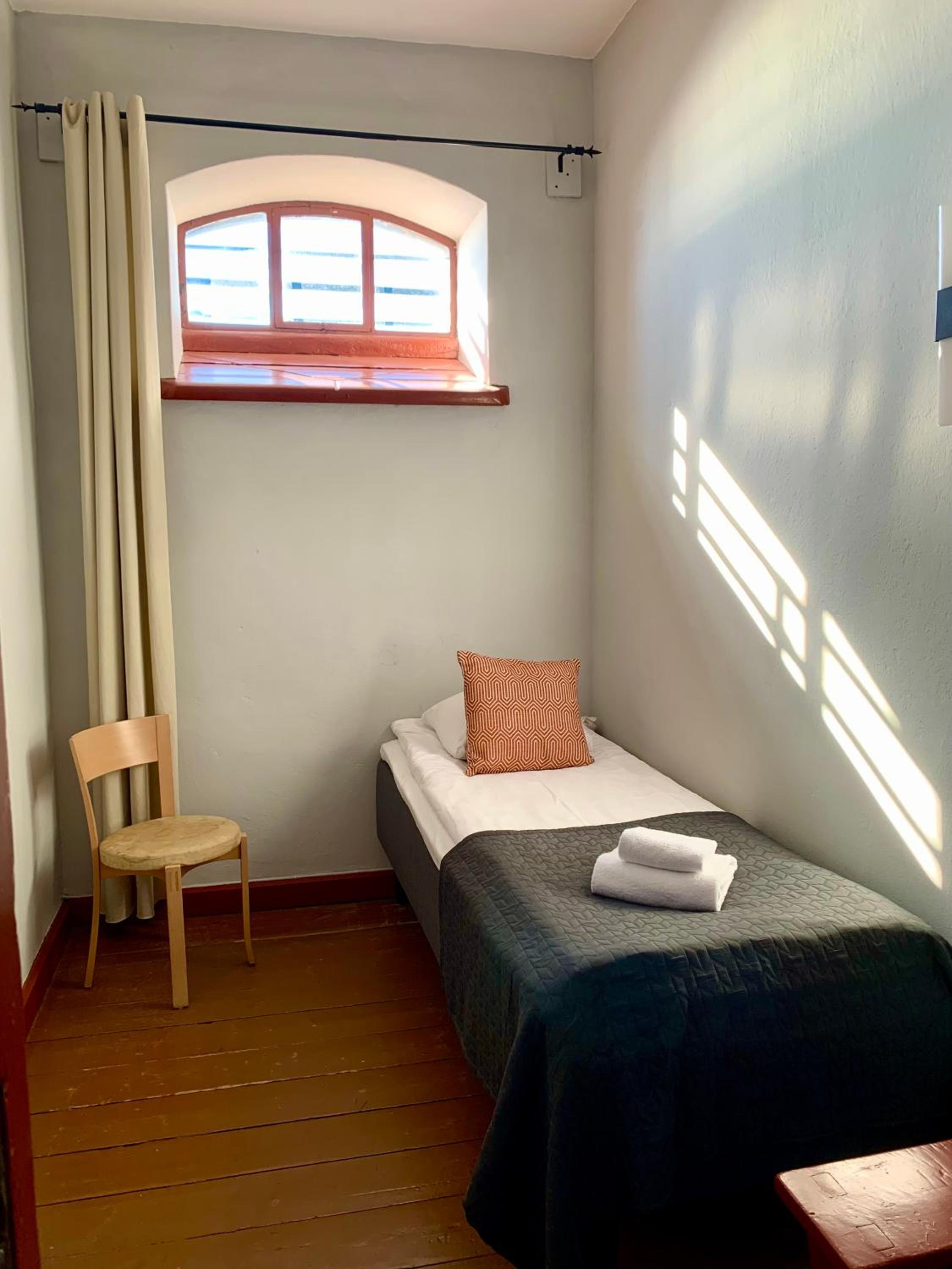 Single Cell with Shared Bathroom - Hostel Room photo 1