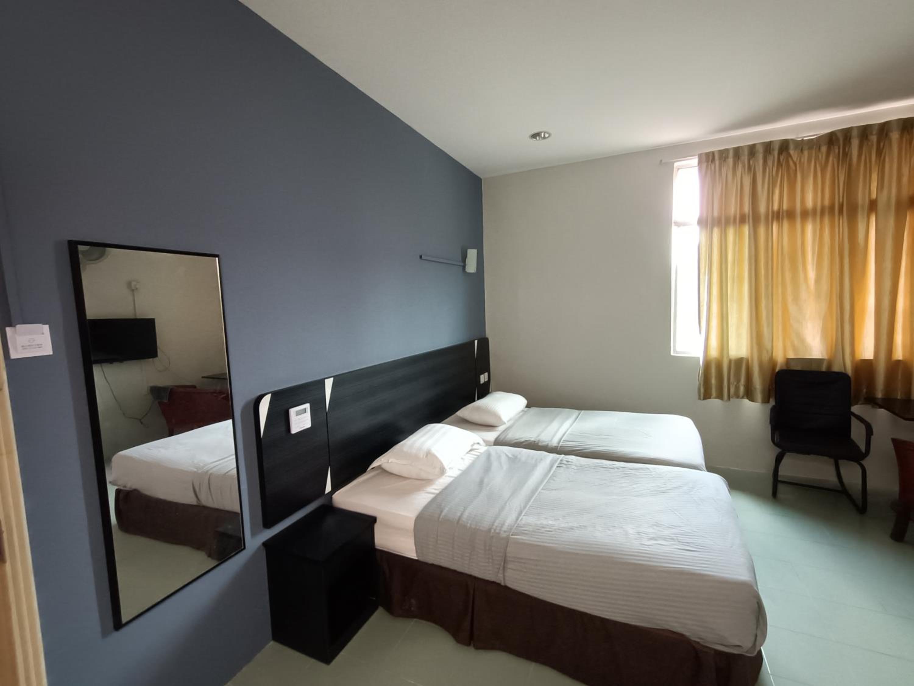 Twin Room - Photo 3