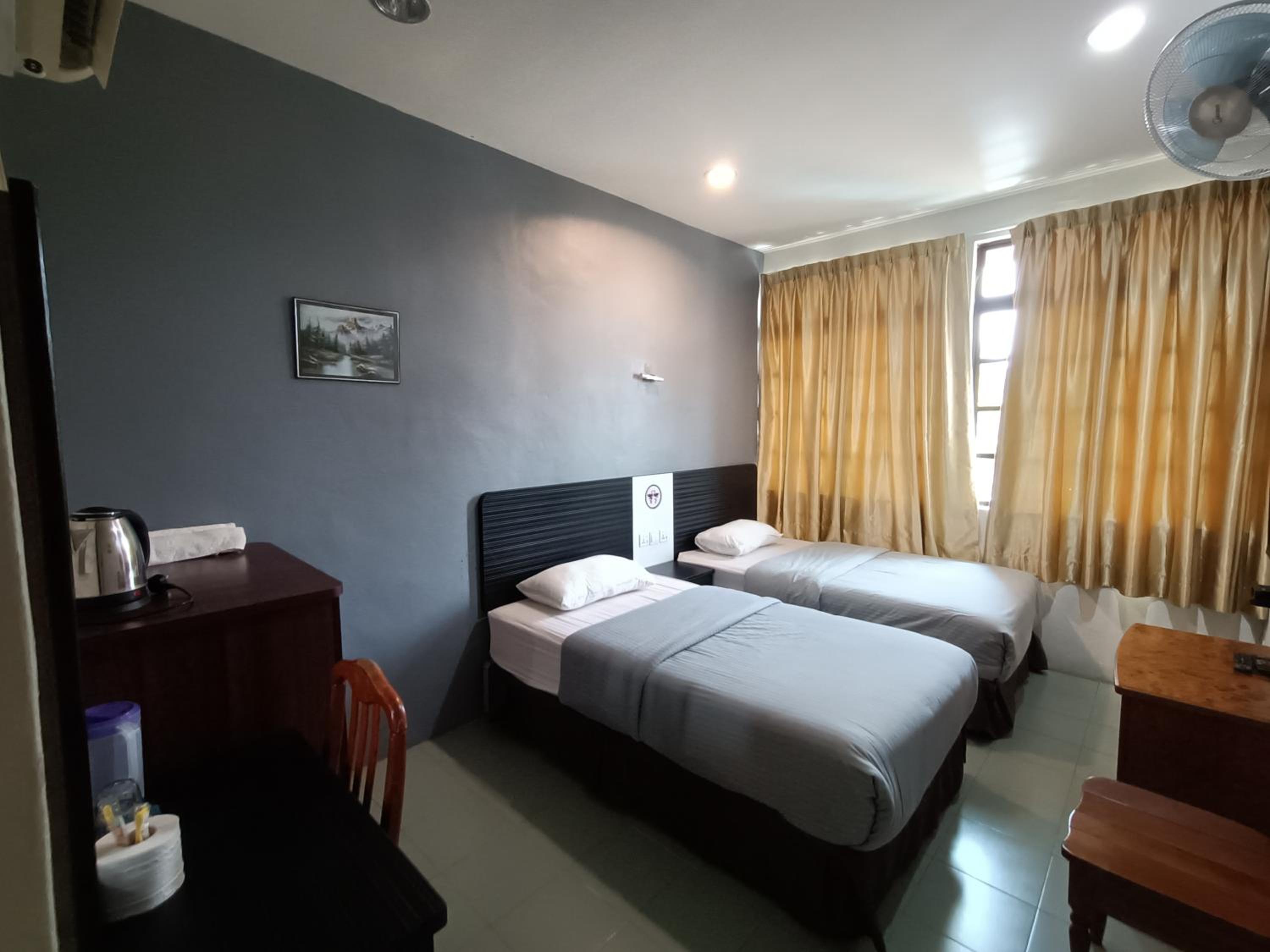 Twin Room - Photo 2