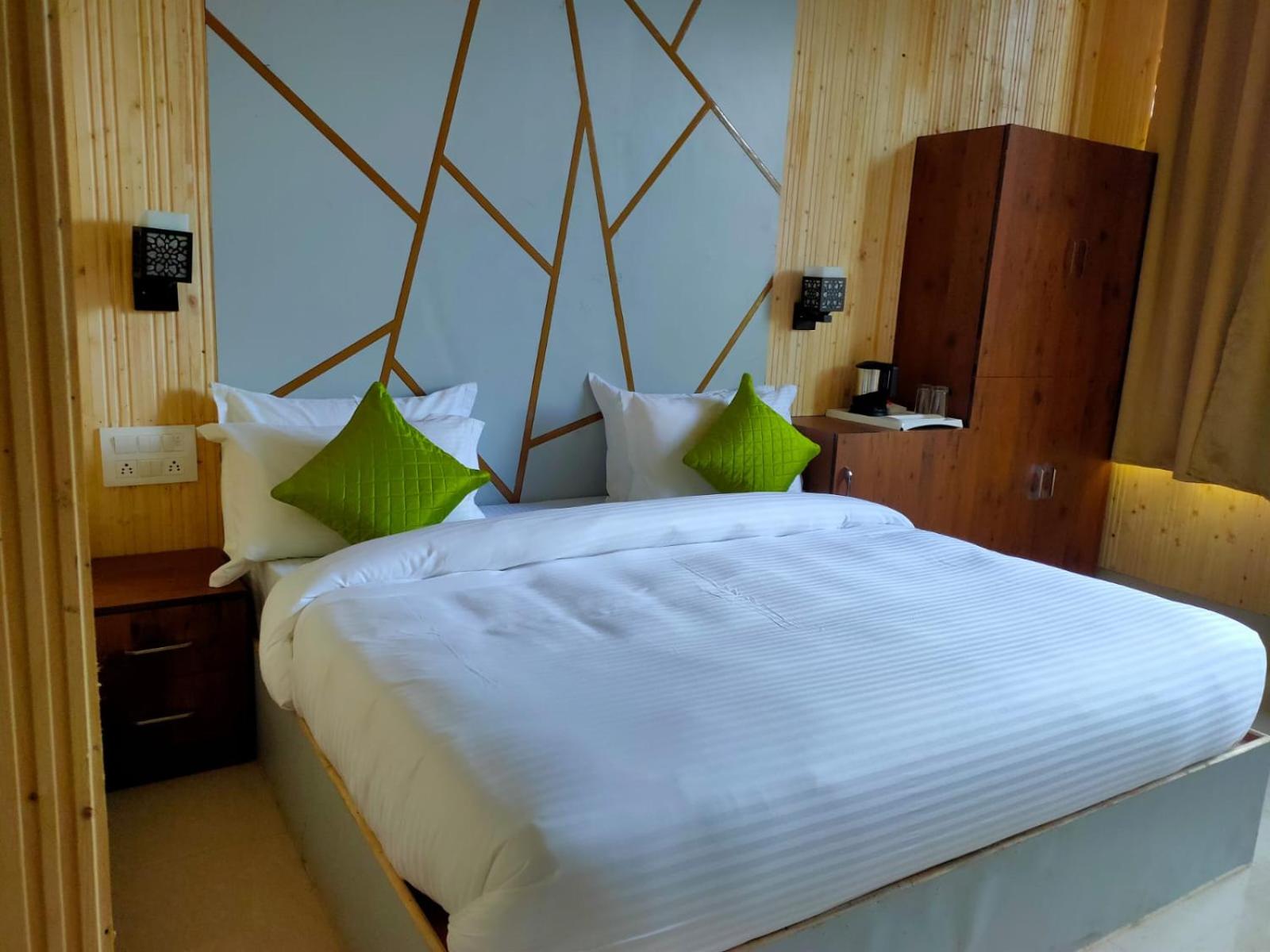 Budget Double Room photo 3