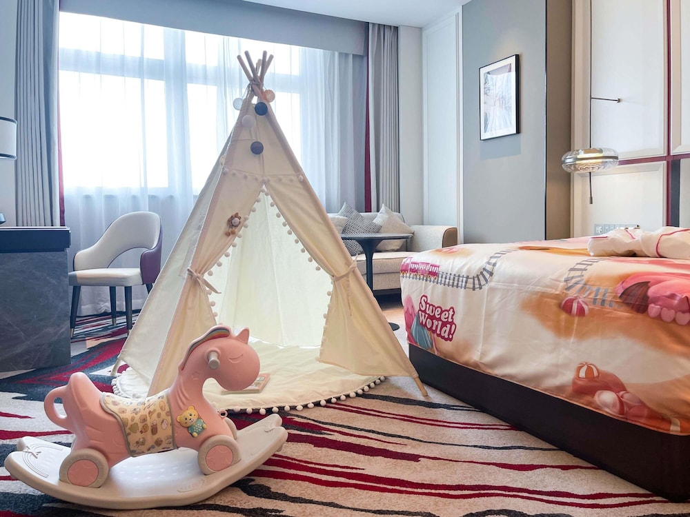 Deluxe Room, Multiple Beds, Accessible