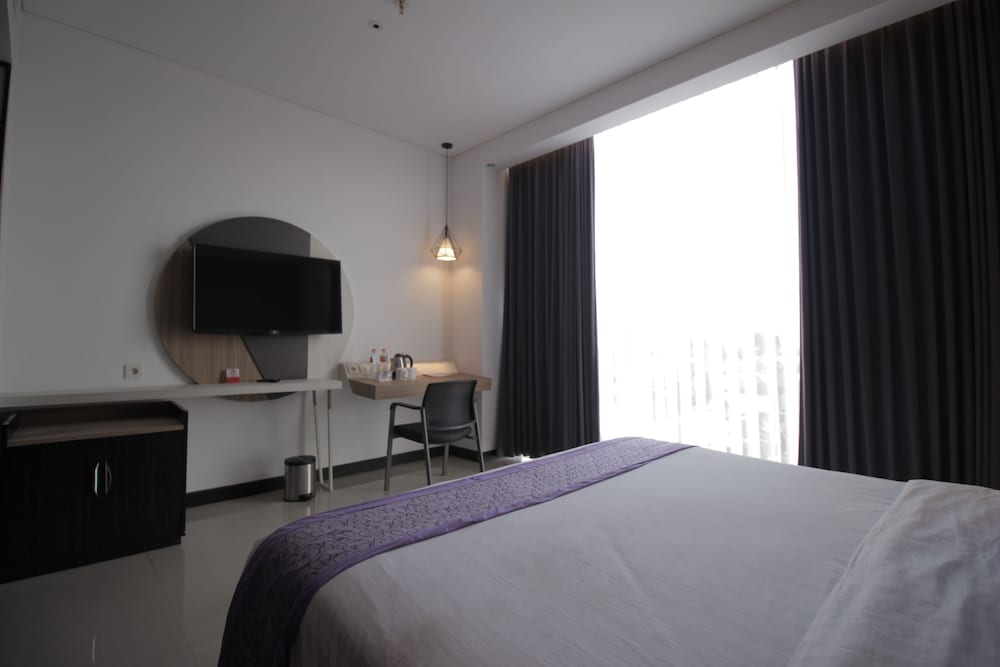 Deluxe King Room - Photo 5