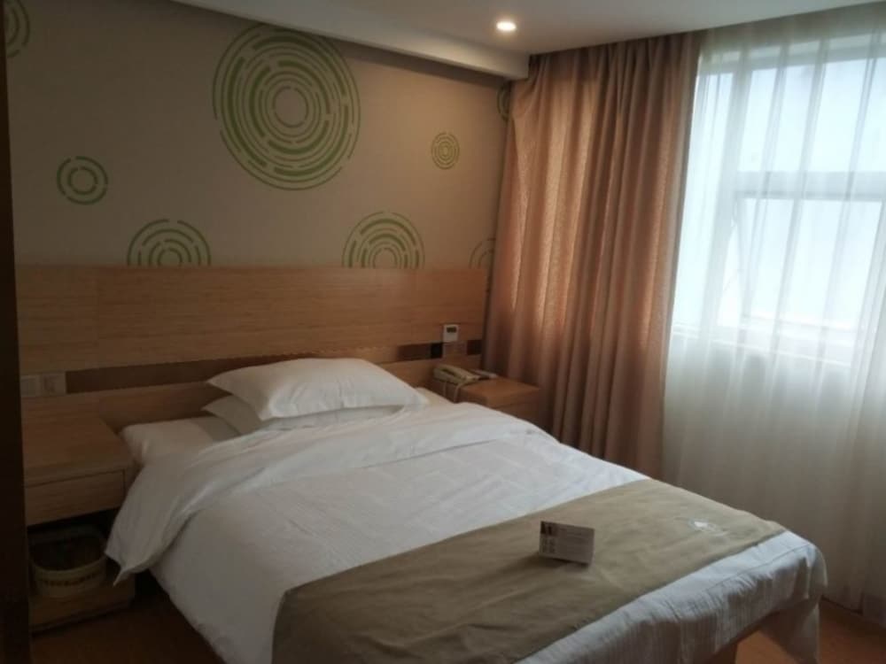 Room, 1 King Bed photo 1