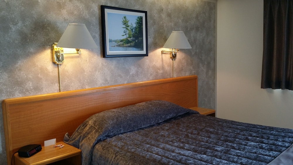 Standard Room, 1 Queen Bed (No Pets) photo 1