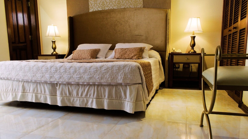 Deluxe Suite photo 1